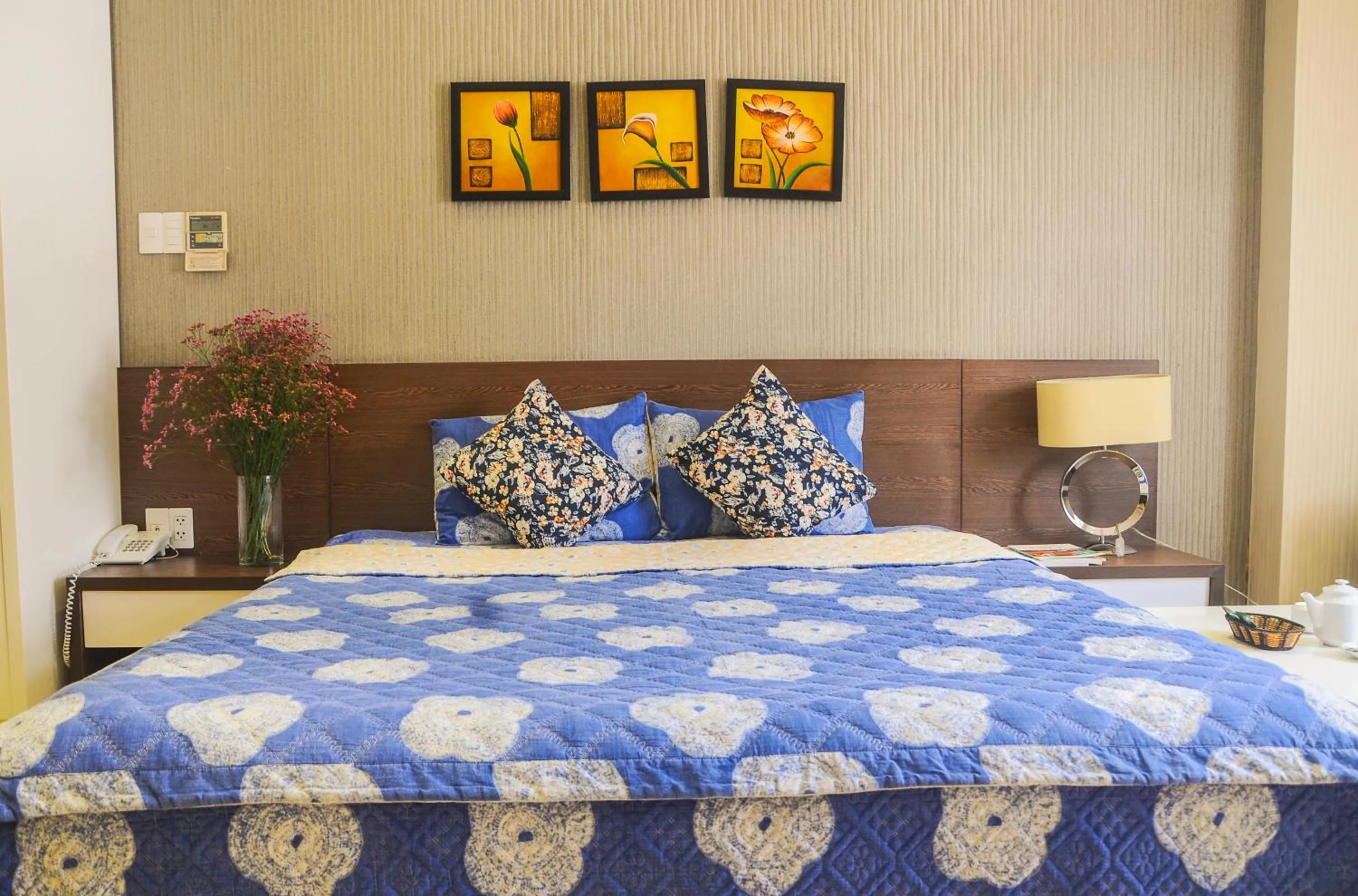 Bed in Sunny Serviced Apartment