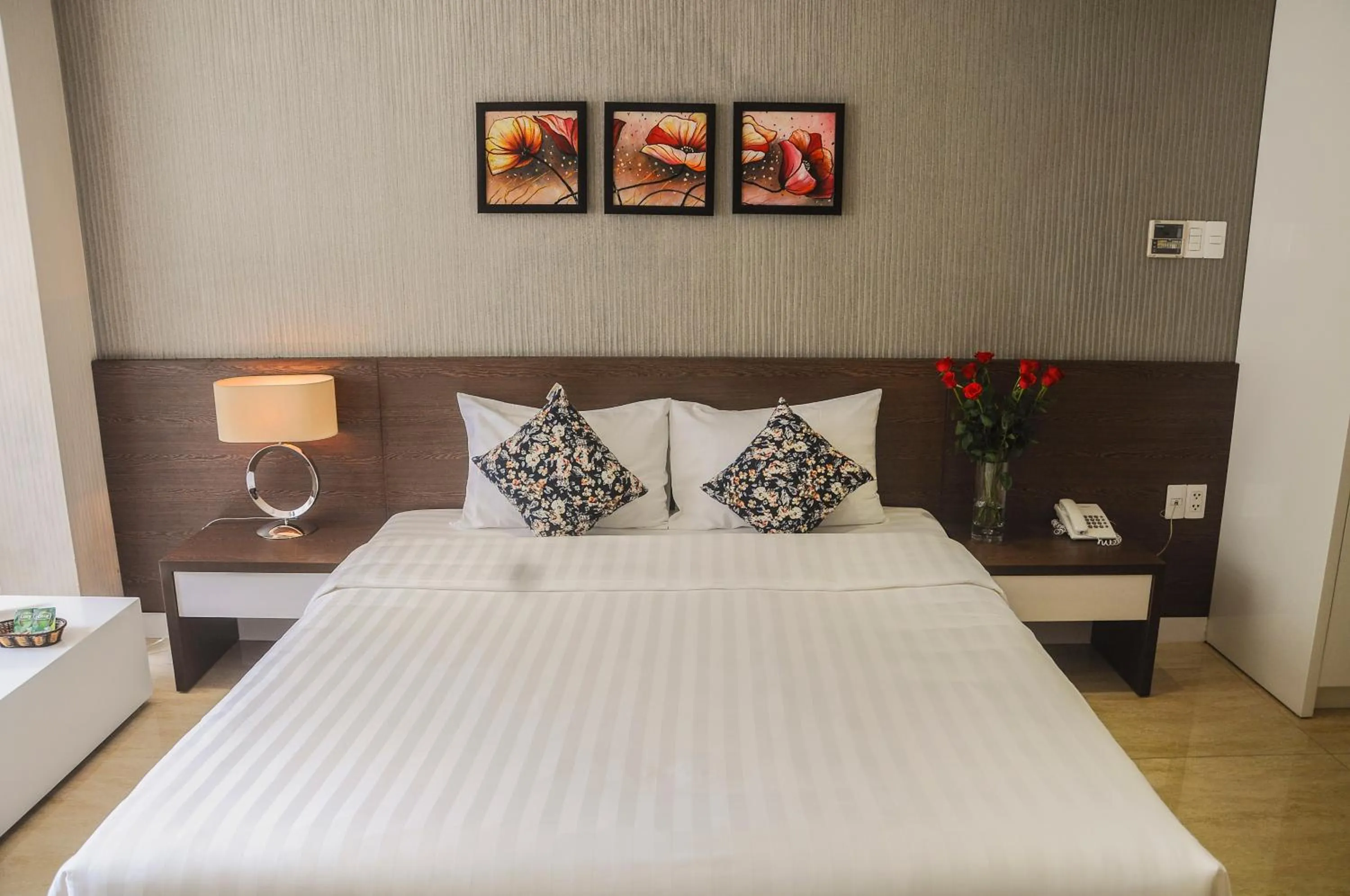 Bed in Sunny Serviced Apartment