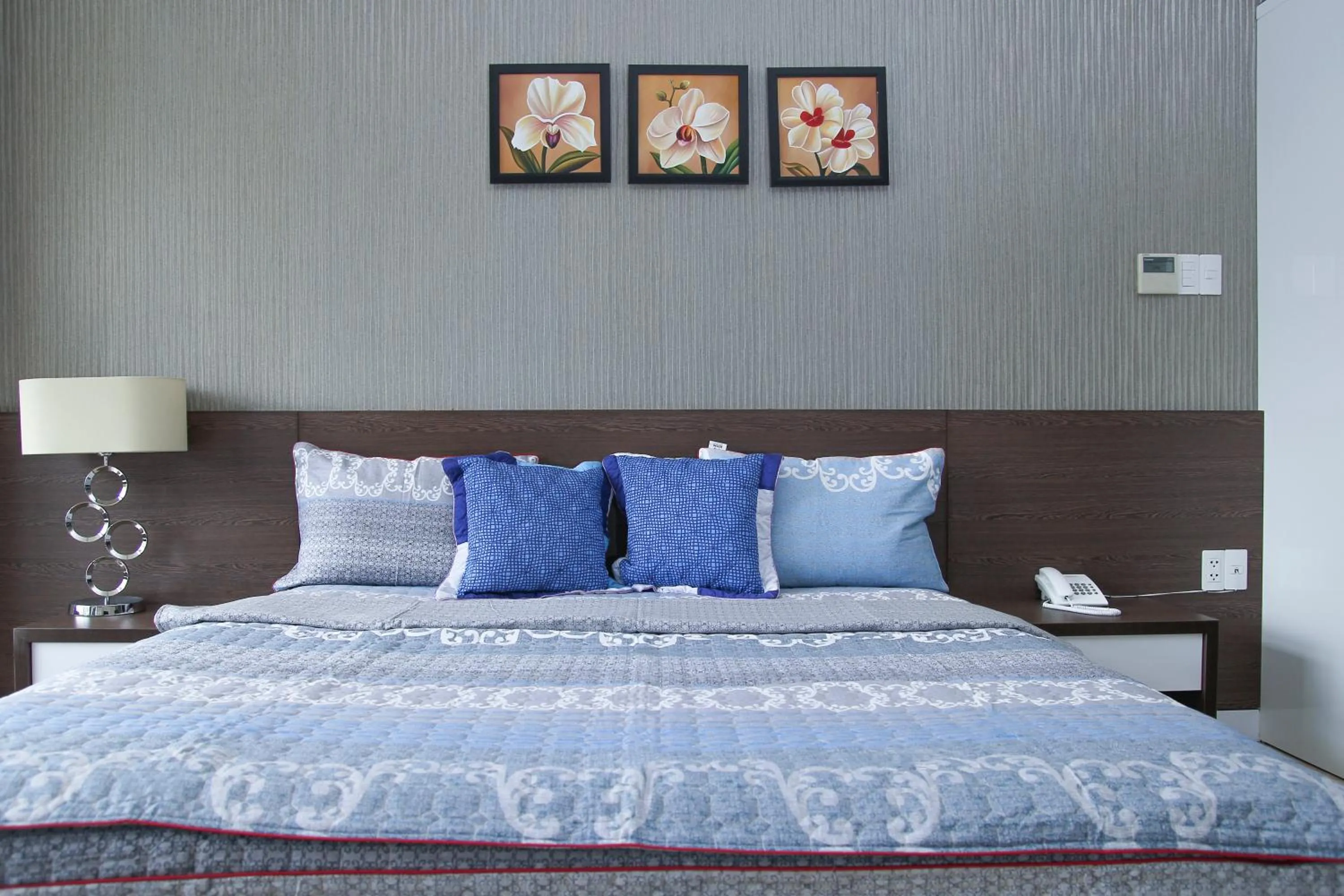 Bed in Sunny Serviced Apartment