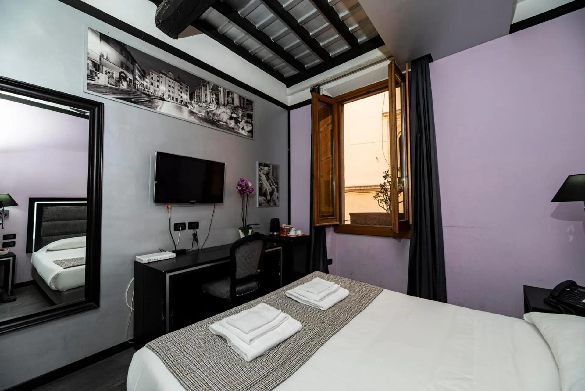 Bed in Imperium Suite Navona