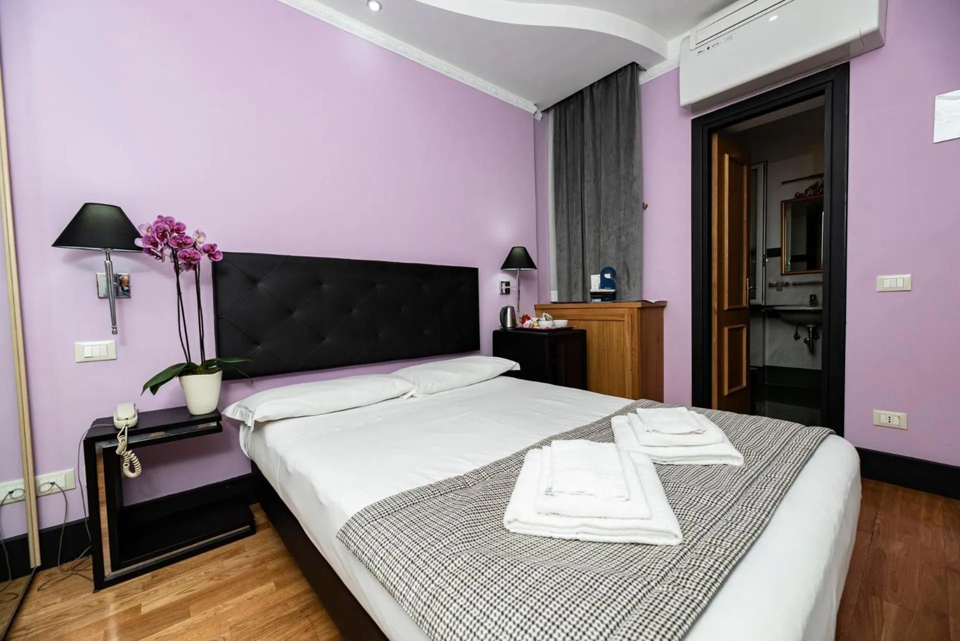 Bed in Imperium Suite Navona