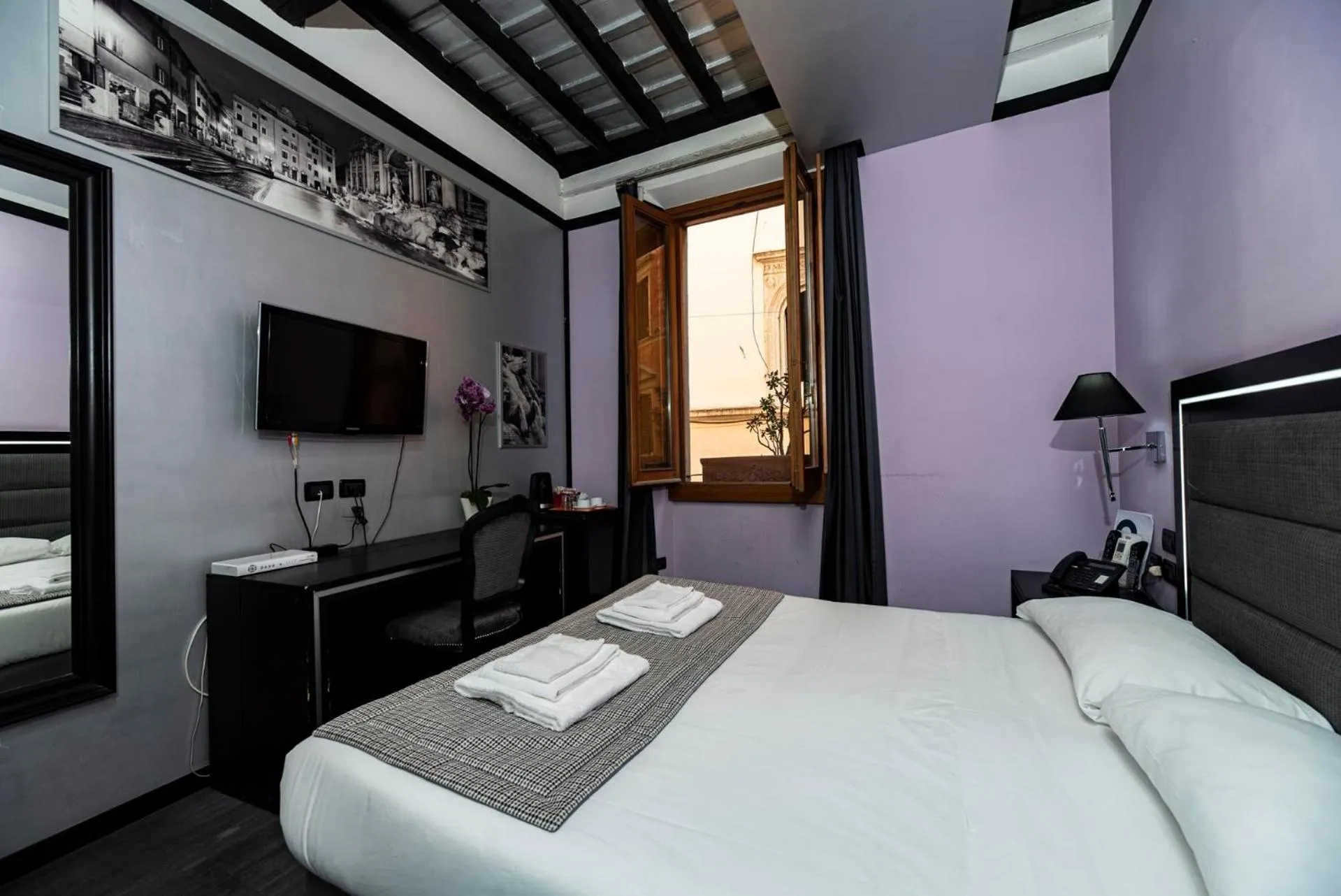 Bed in Imperium Suite Navona