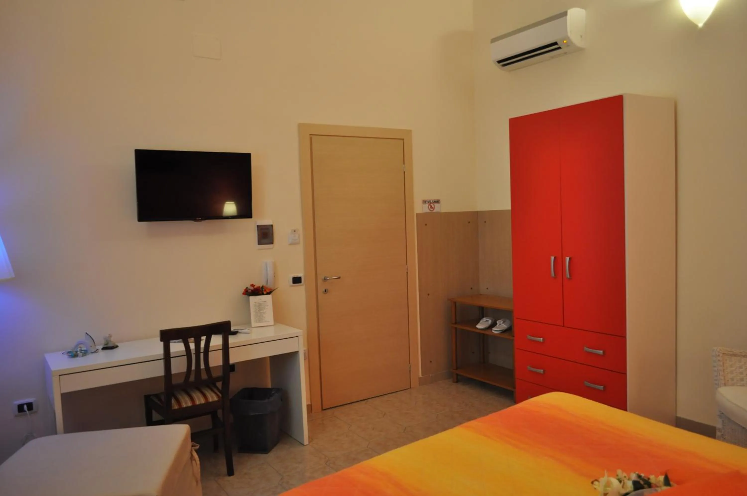 Bedroom, Bed in 7 Contrade