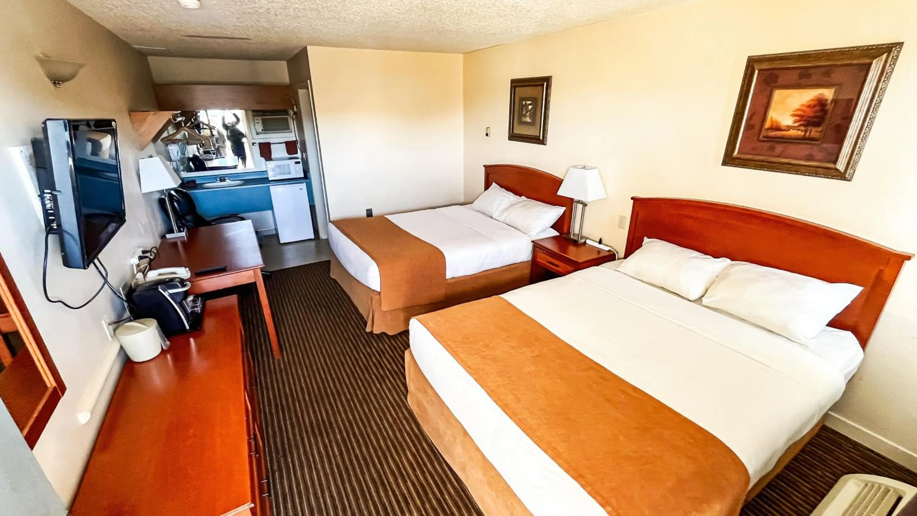 Bed in Travelodge by Wyndham Valleyview AB