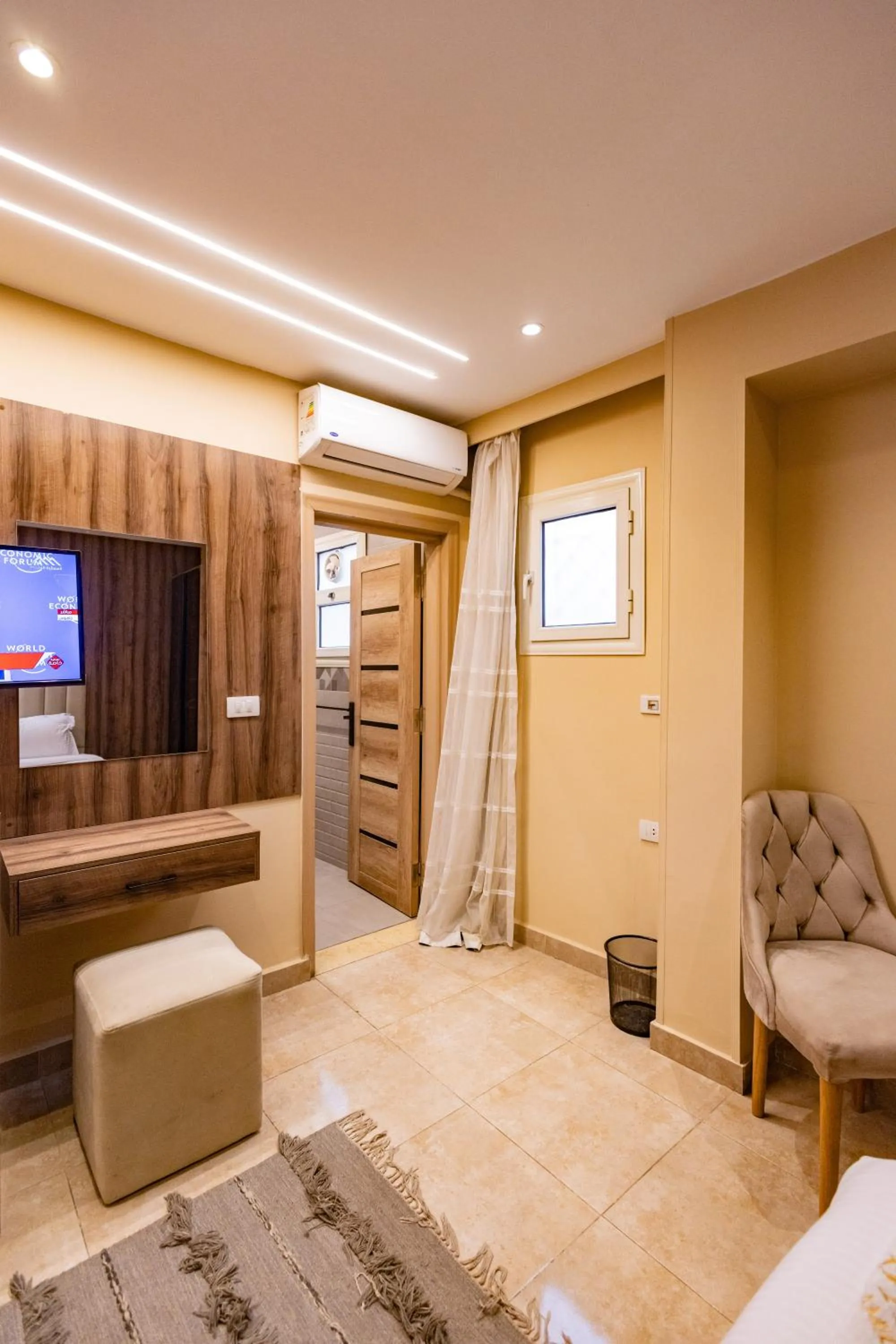 Photo of the whole room, Bed in The Palace Pyramids View Hotel