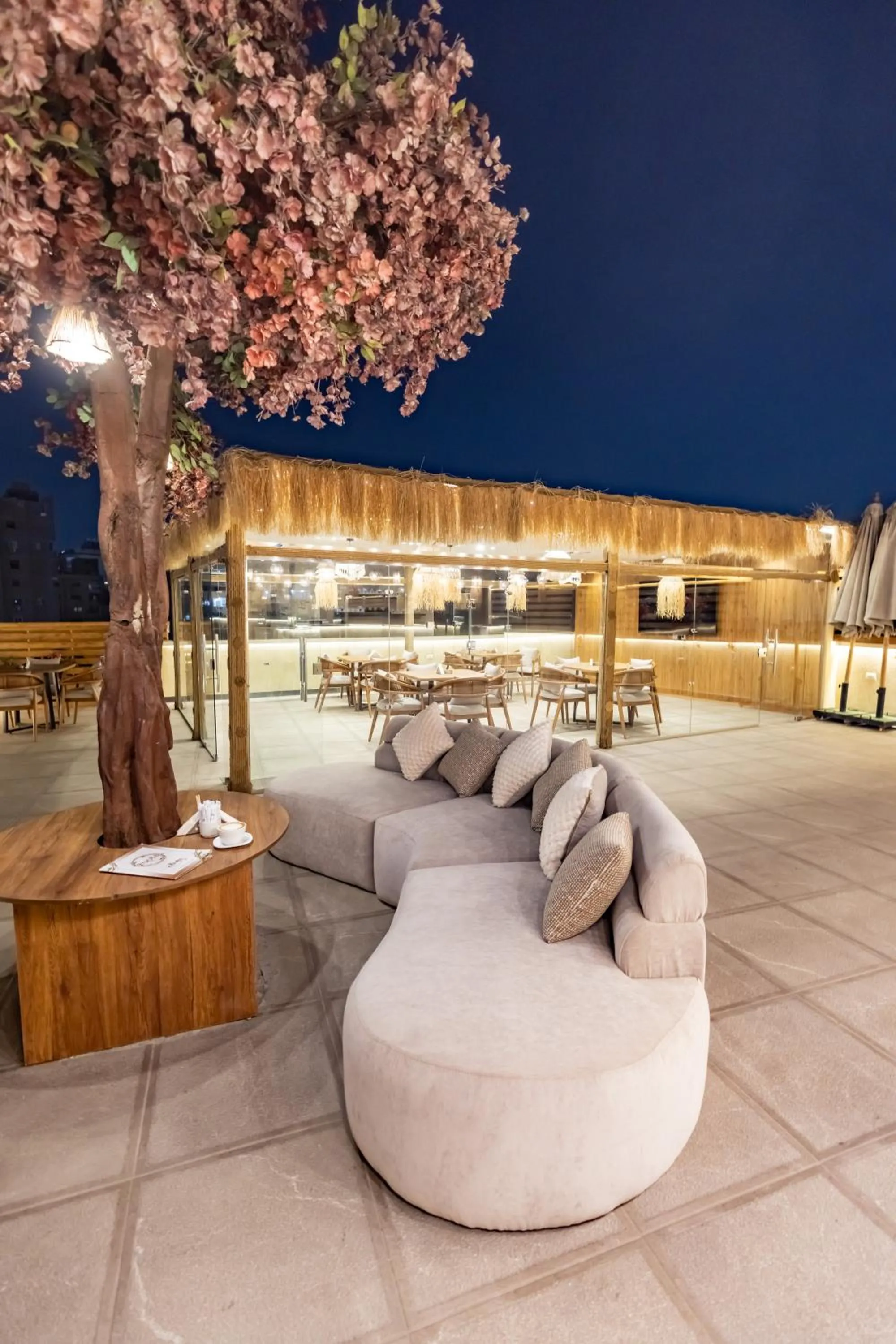 Restaurant/places to eat in The Palace Pyramids View Hotel