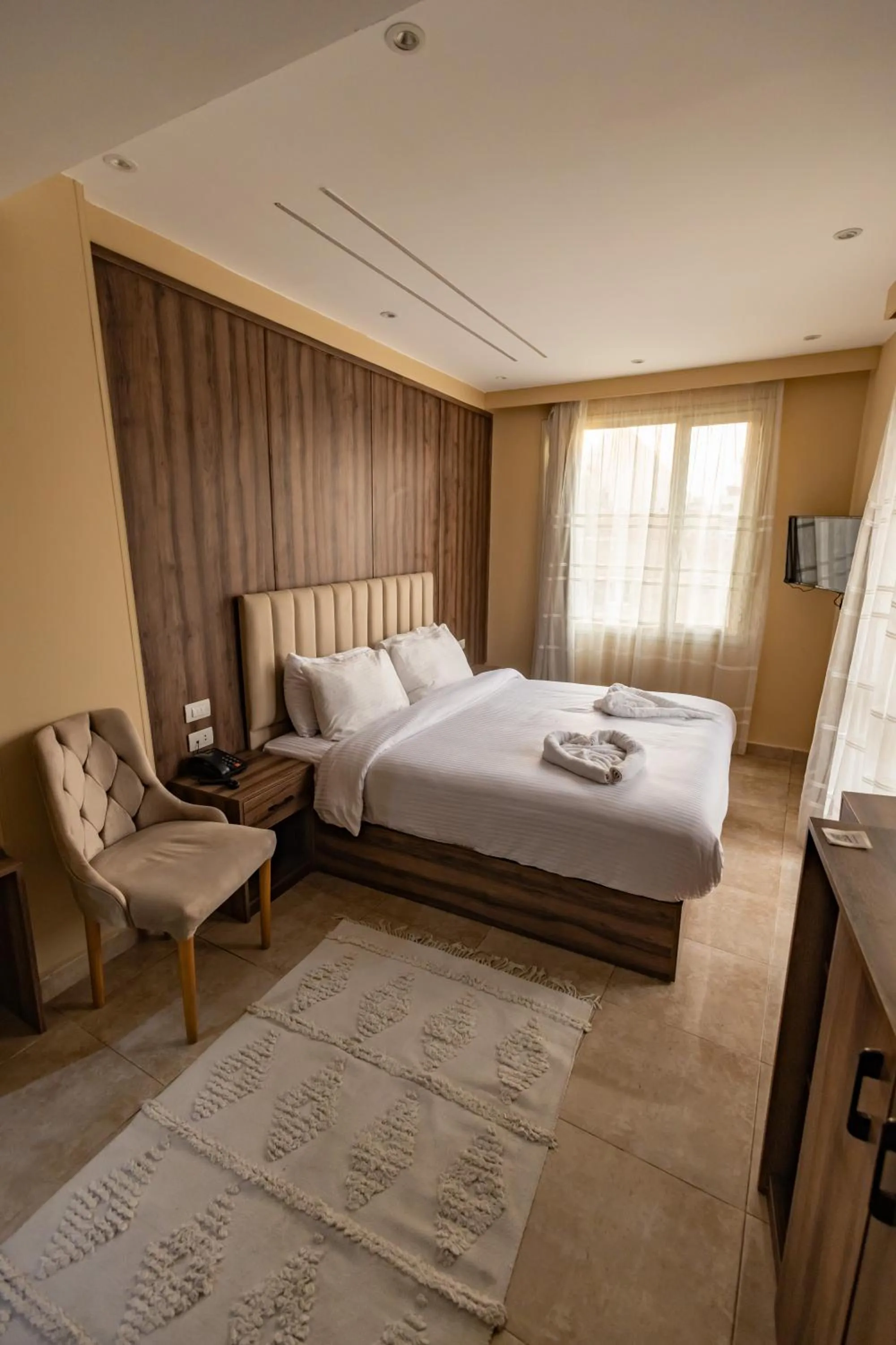 Photo of the whole room, Bed in The Palace Pyramids View Hotel