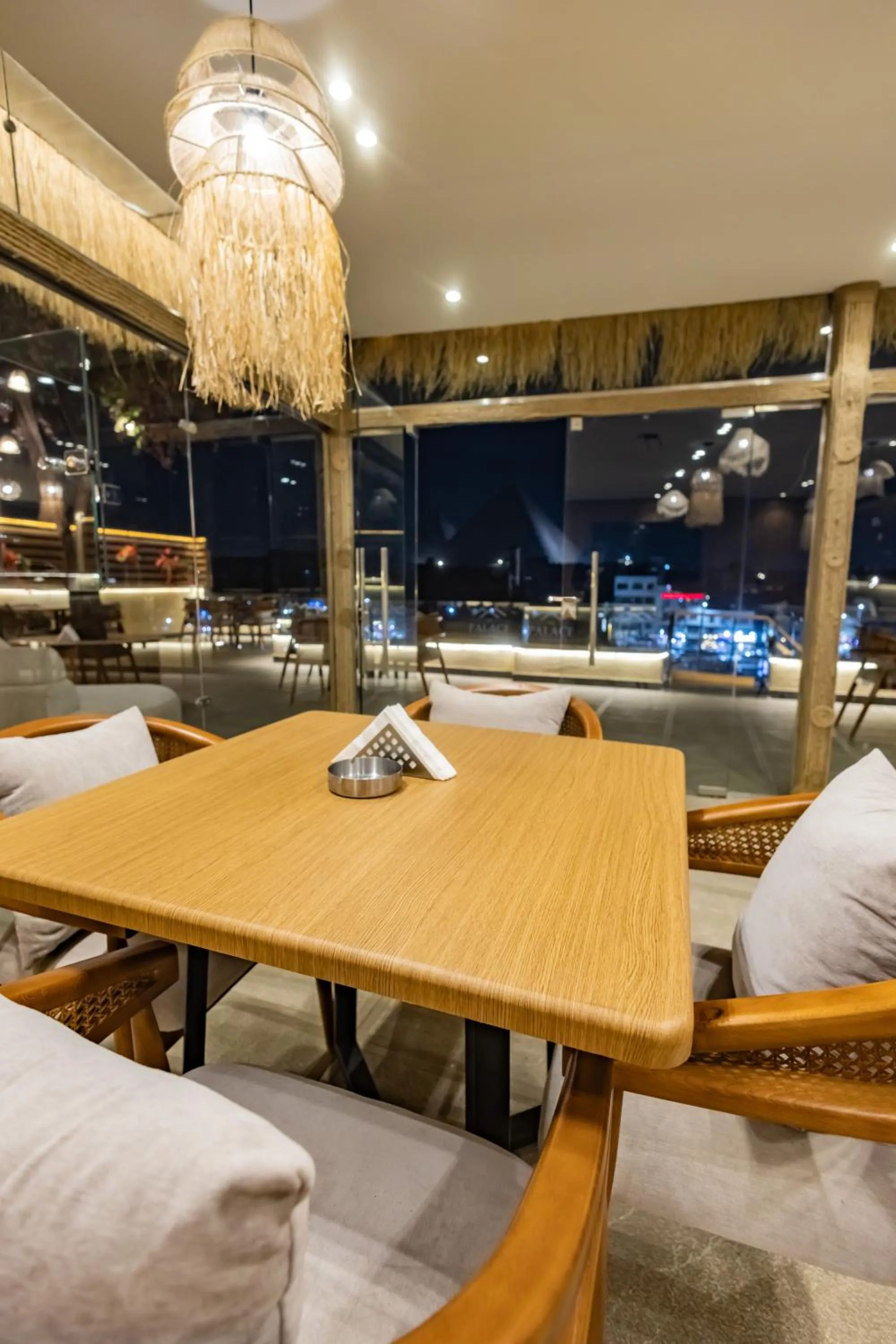 Restaurant/places to eat in The Palace Pyramids View Hotel