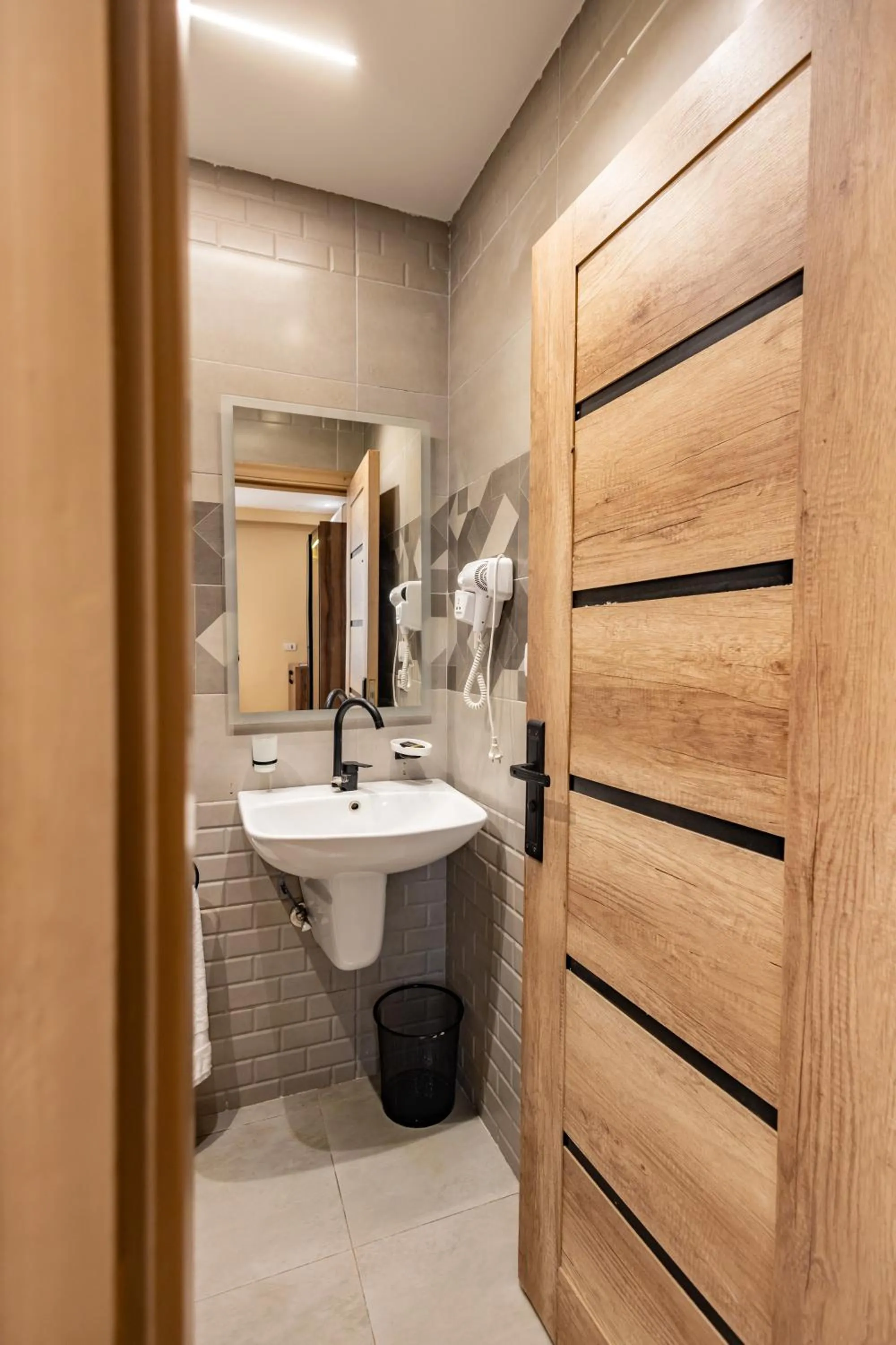 Shower in The Palace Pyramids View Hotel