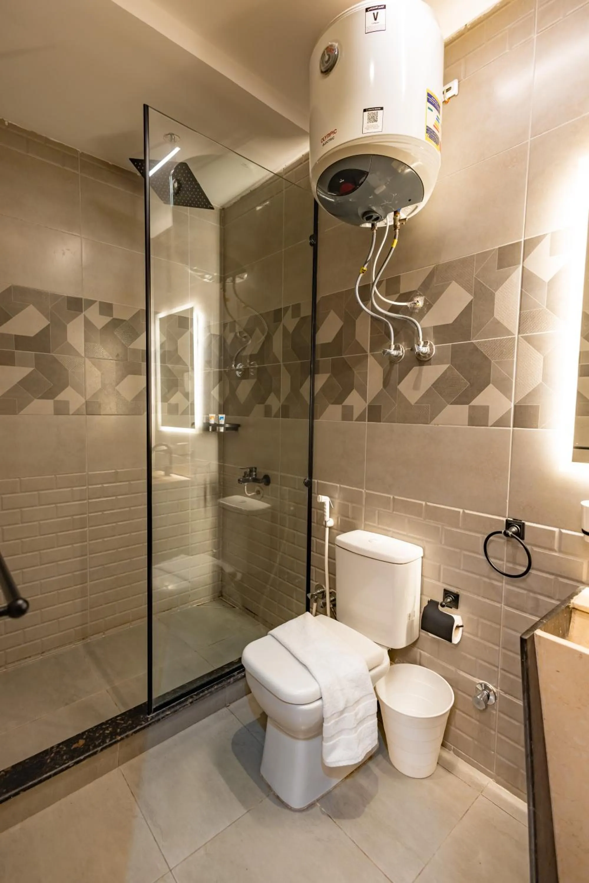 Shower in The Palace Pyramids View Hotel