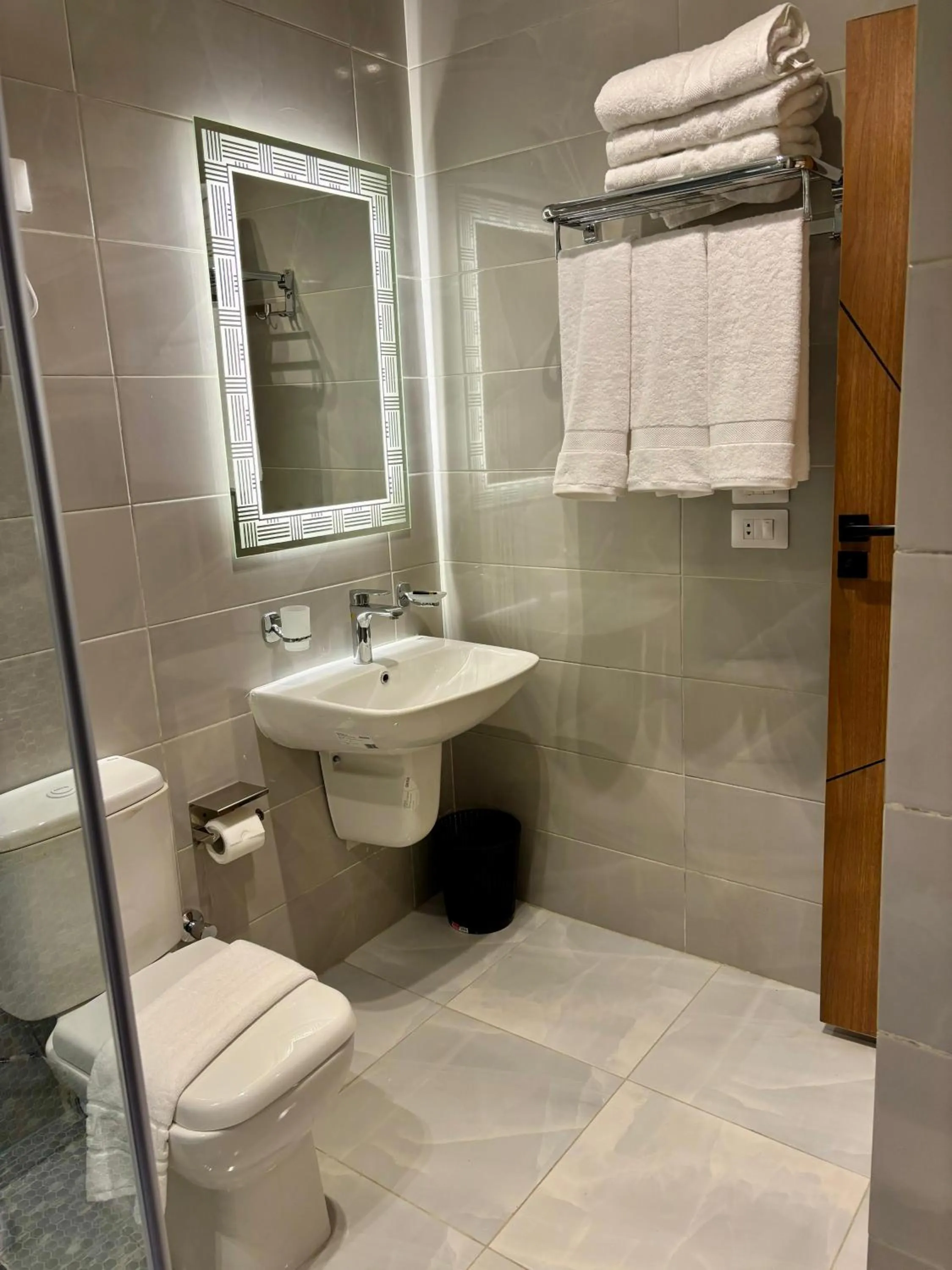 Bathroom in The Palace Pyramids View Hotel