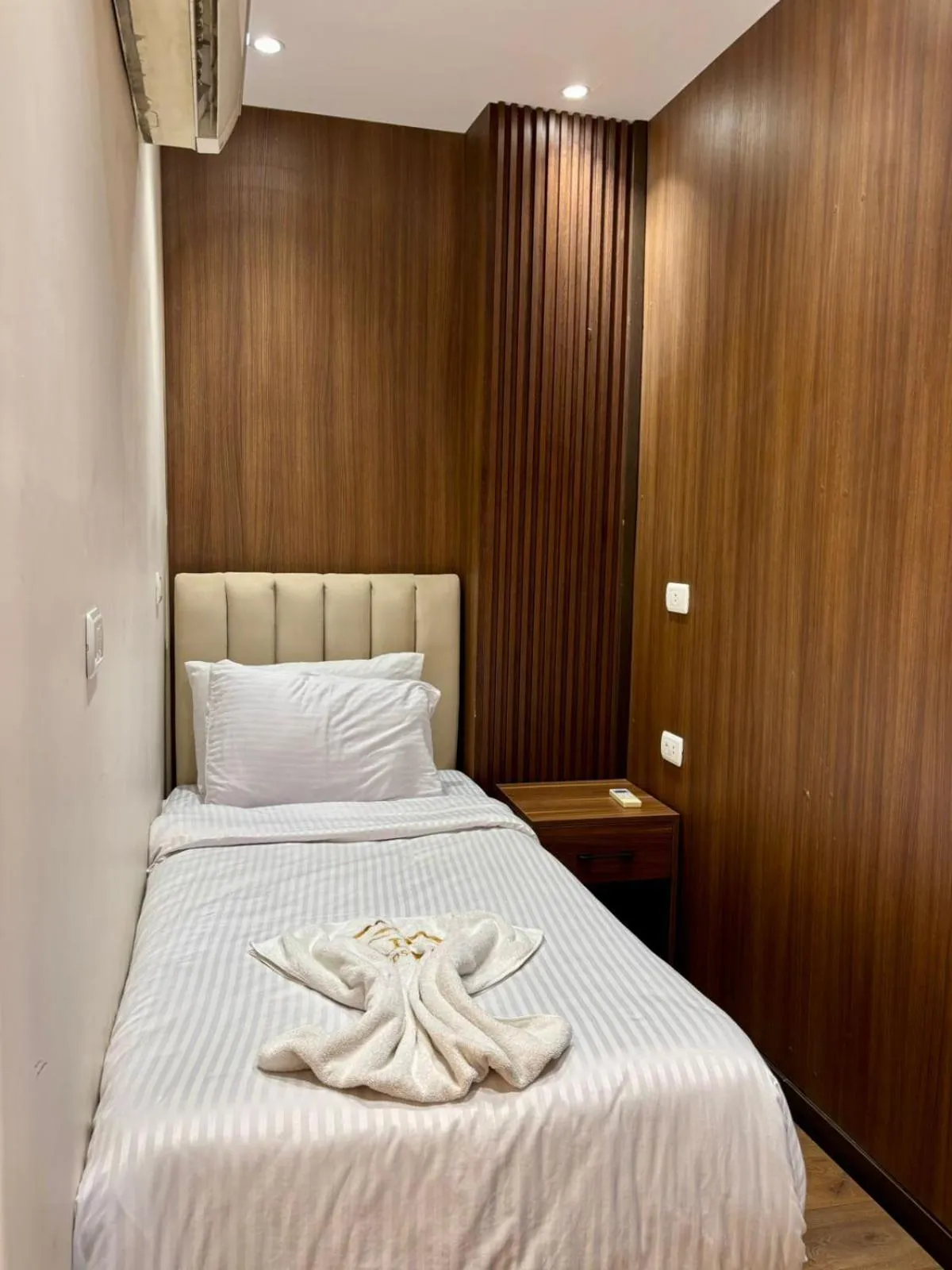 Bed in The Palace Pyramids View Hotel