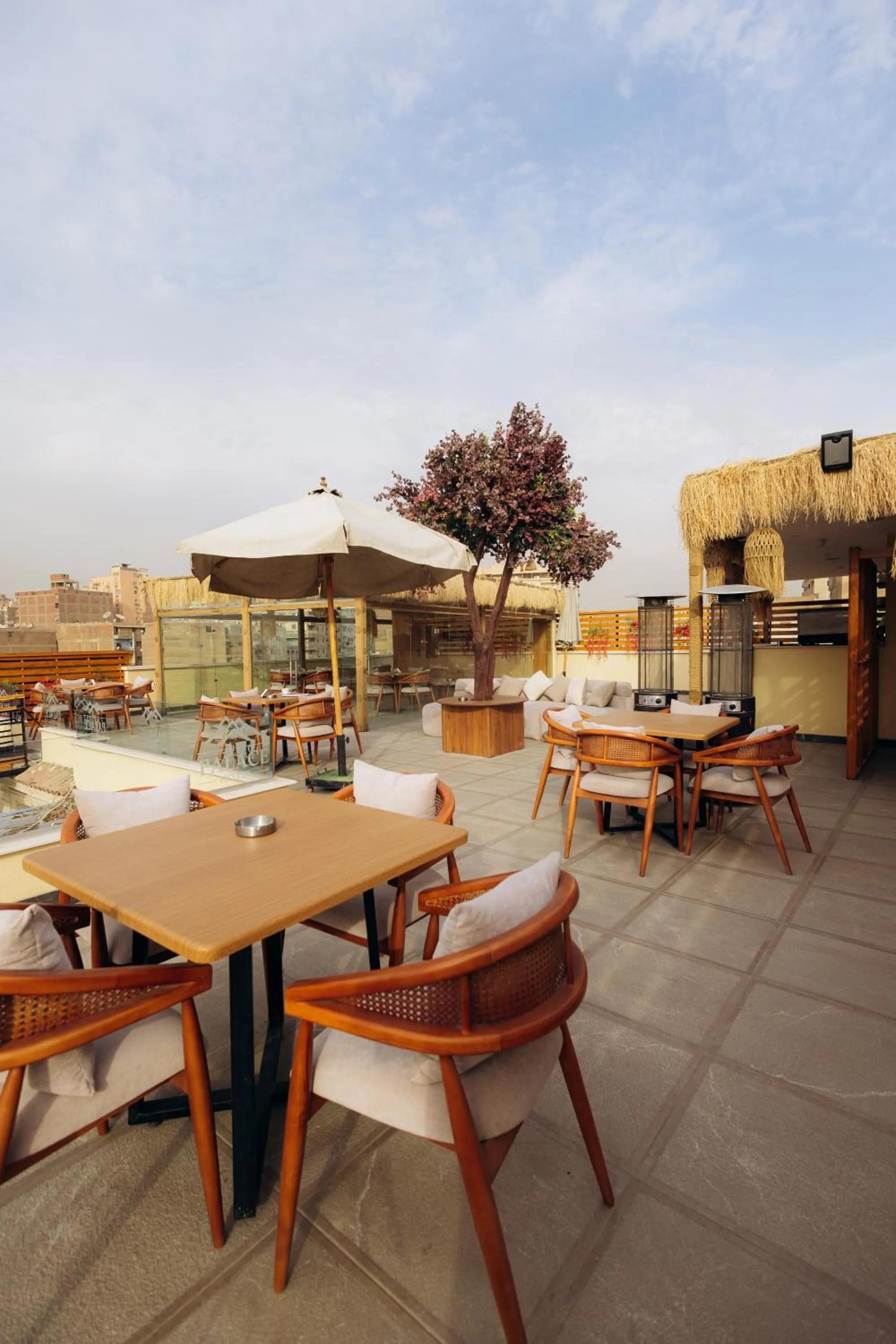 Restaurant/places to eat in The Palace Pyramids View Hotel