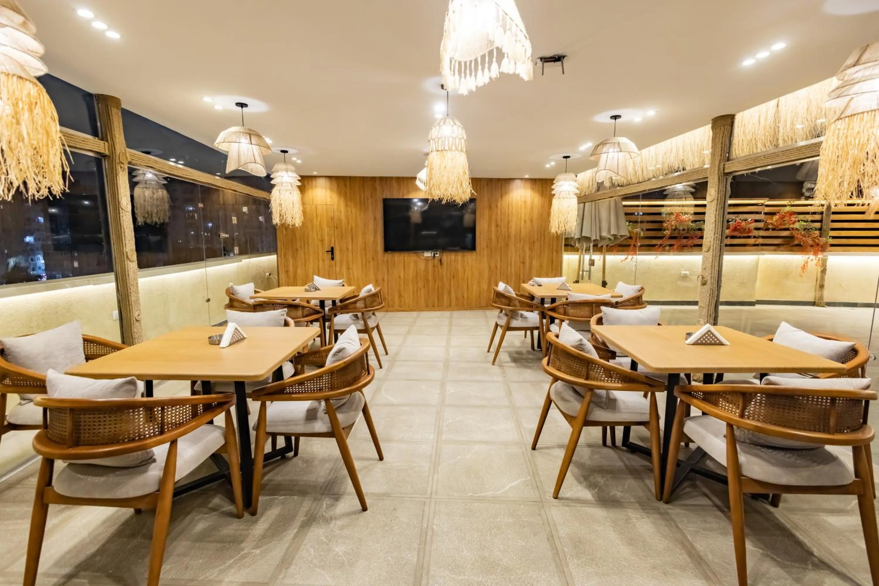 Restaurant/places to eat in The Palace Pyramids View Hotel