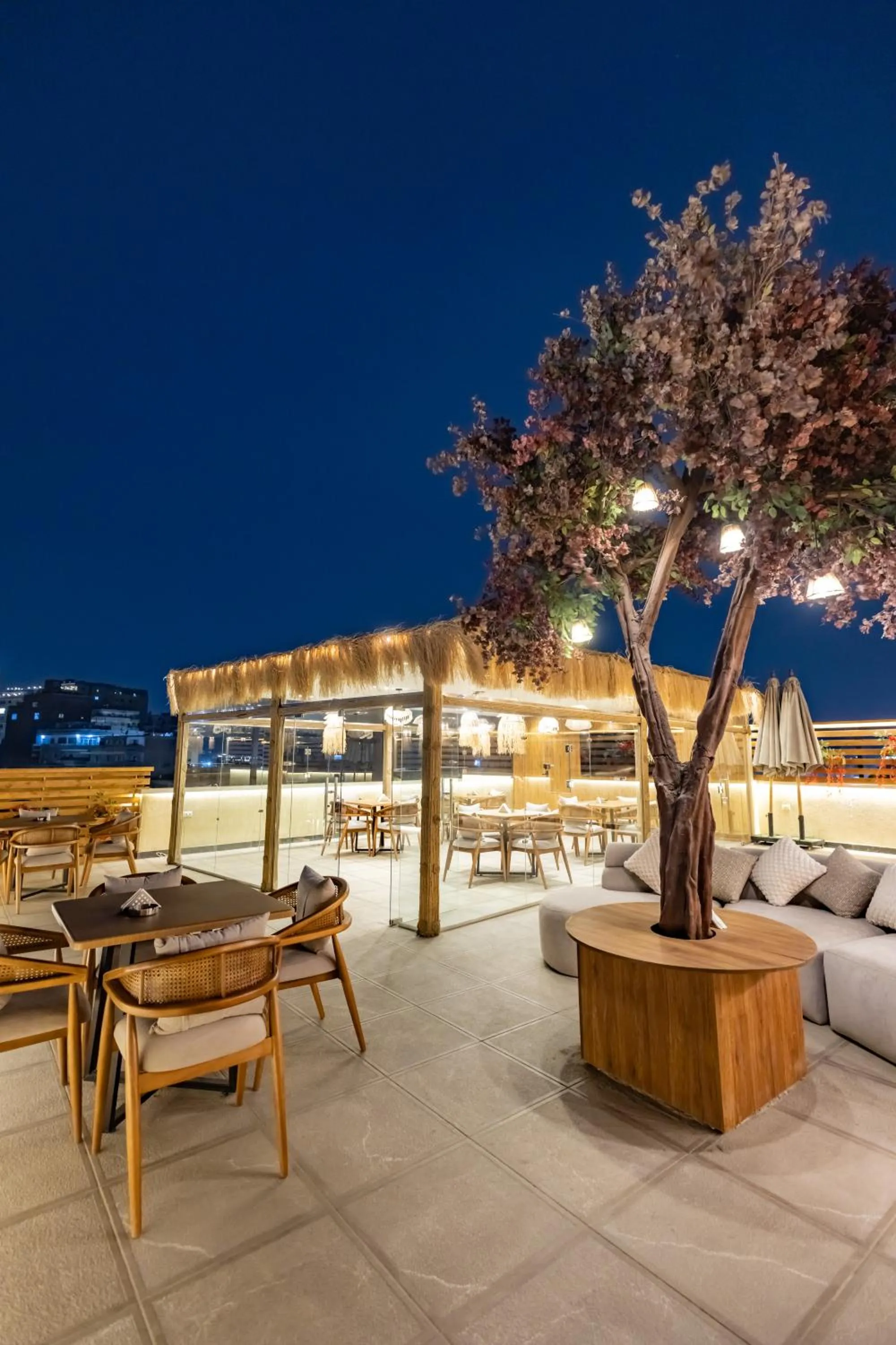 Night in The Palace Pyramids View Hotel