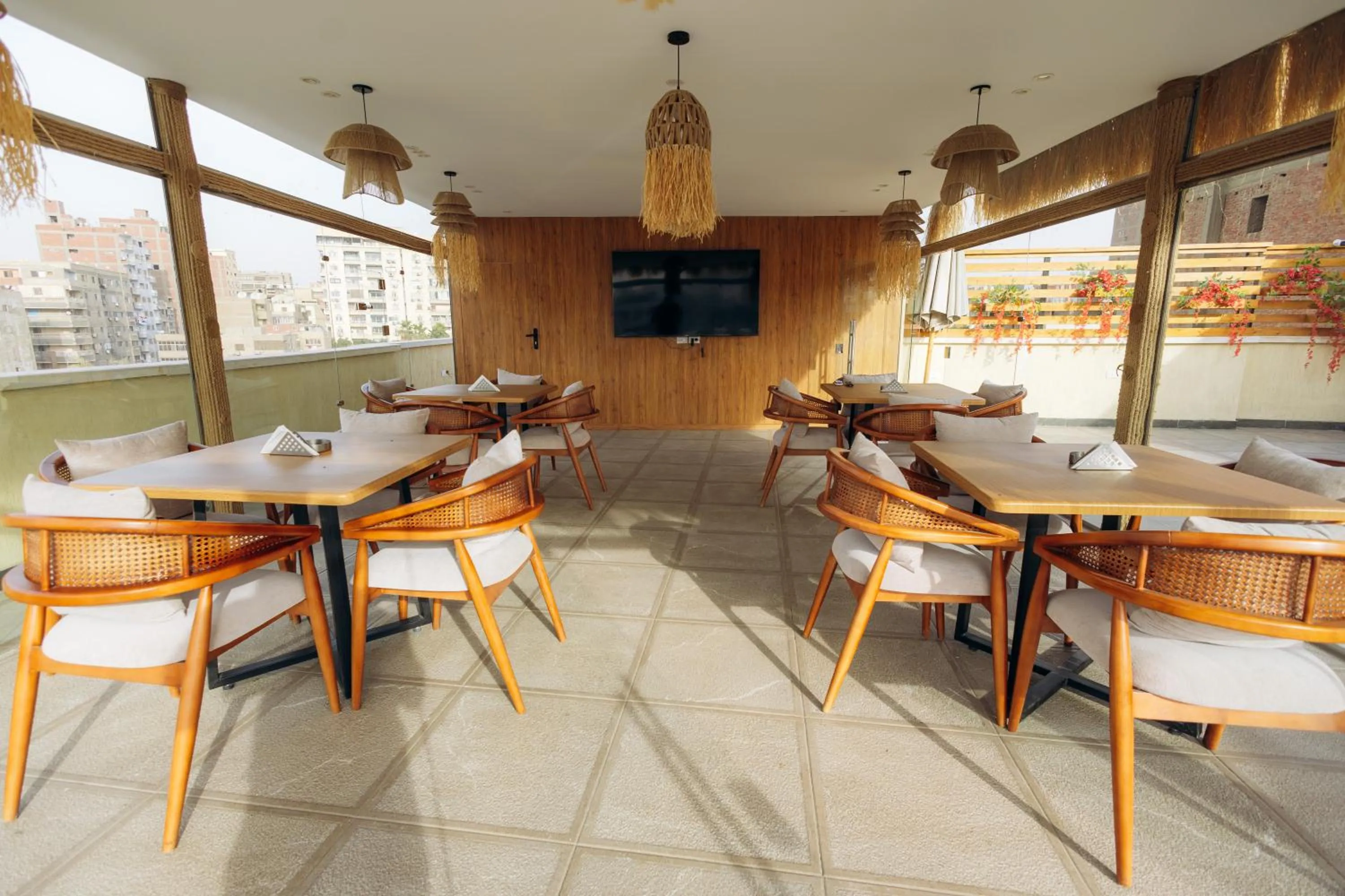 Restaurant/places to eat in The Palace Pyramids View Hotel