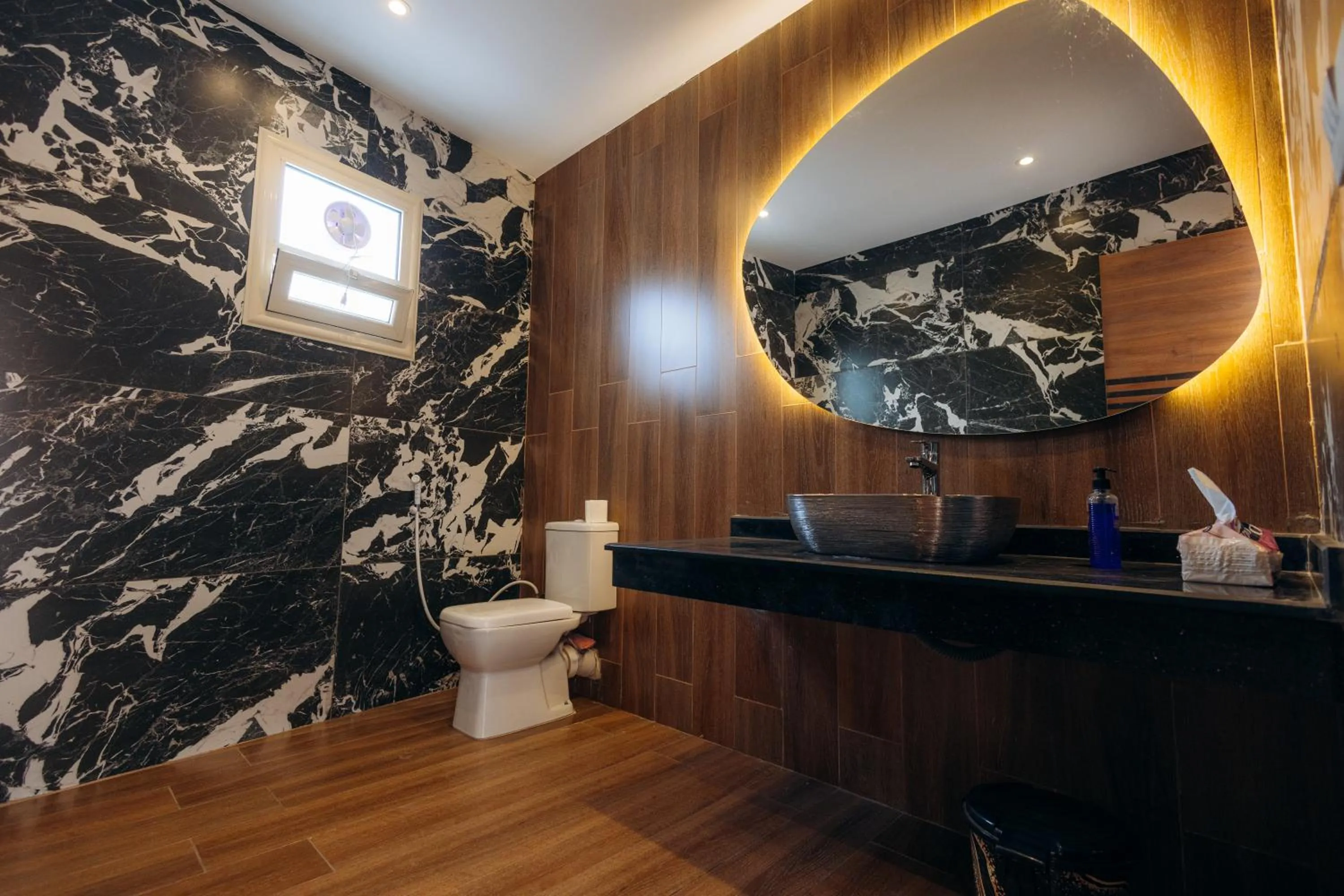 Toilet in The Palace Pyramids View Hotel