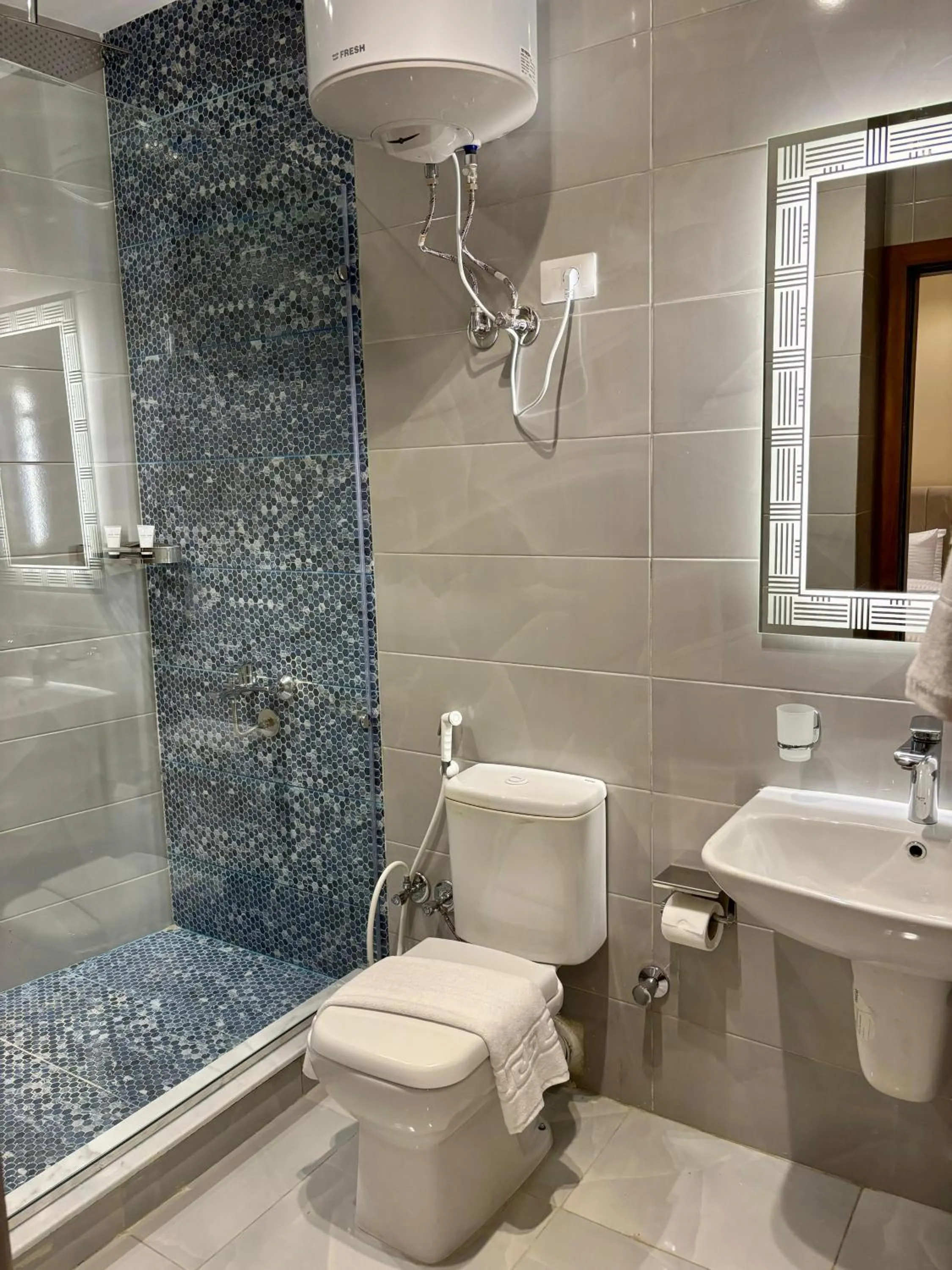 Shower in The Palace Pyramids View Hotel