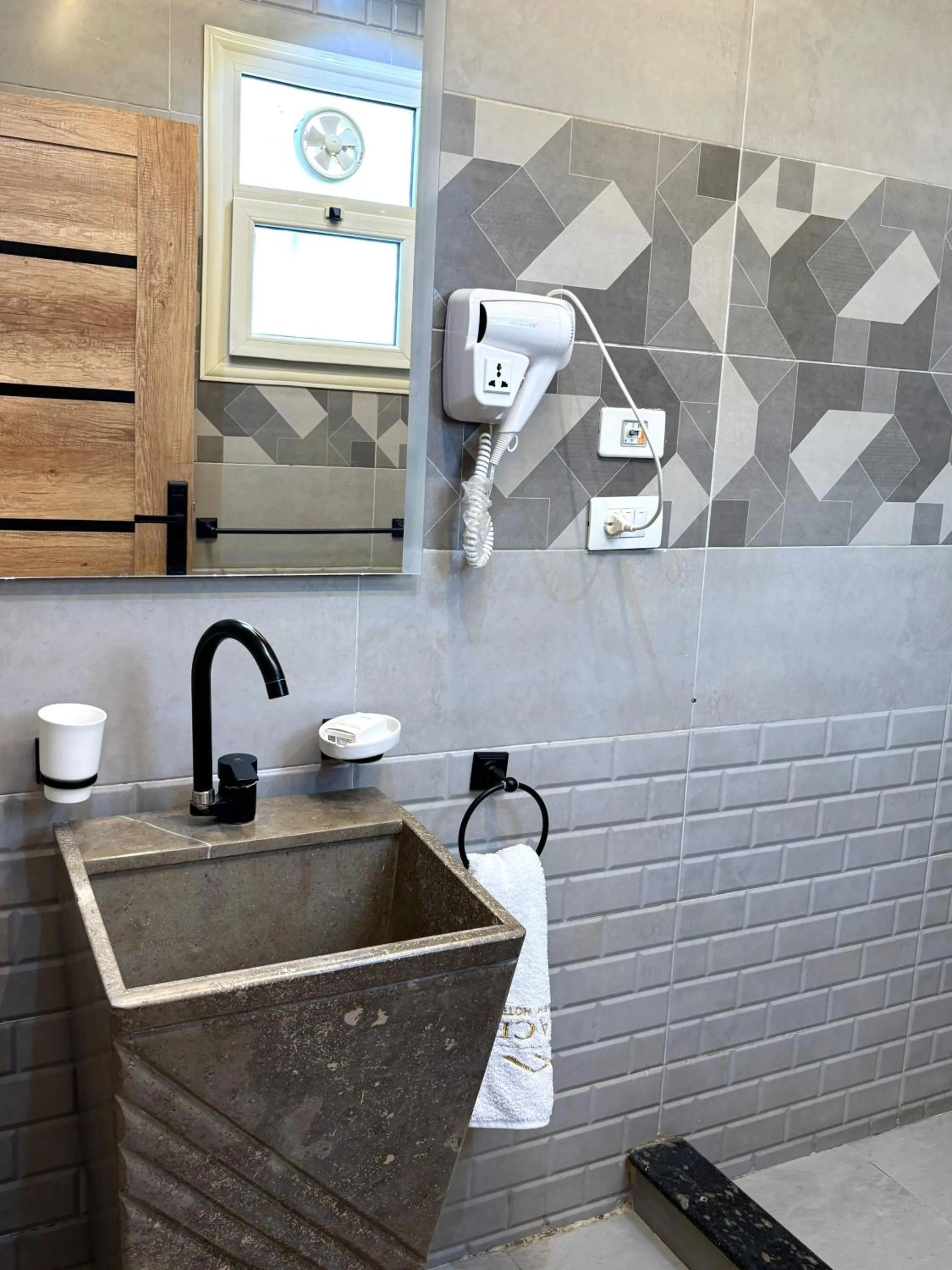 Bathroom in The Palace Pyramids View Hotel