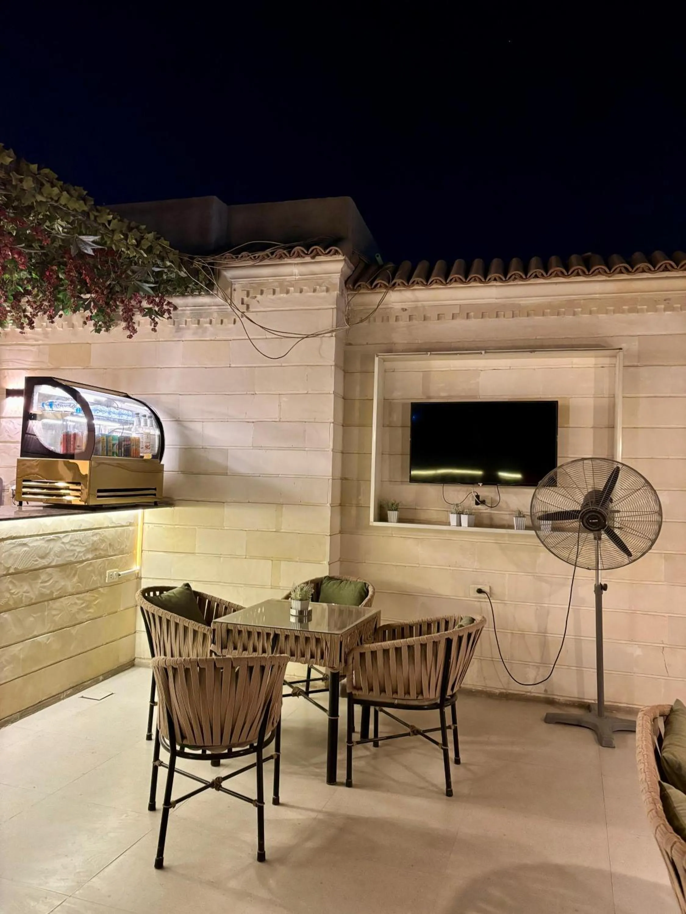 Patio in The Palace Pyramids View Hotel