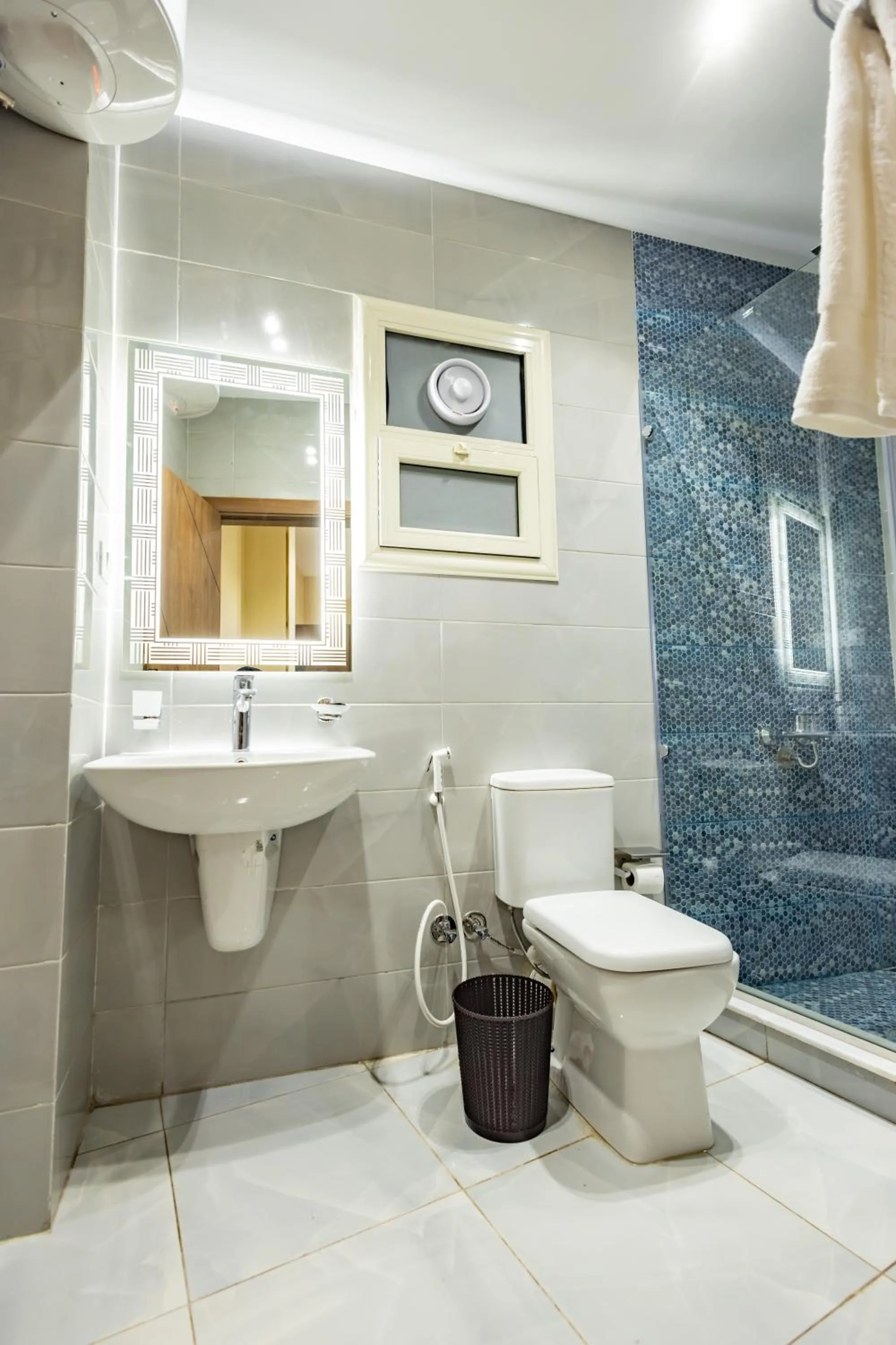 Shower in The Palace Pyramids View Hotel