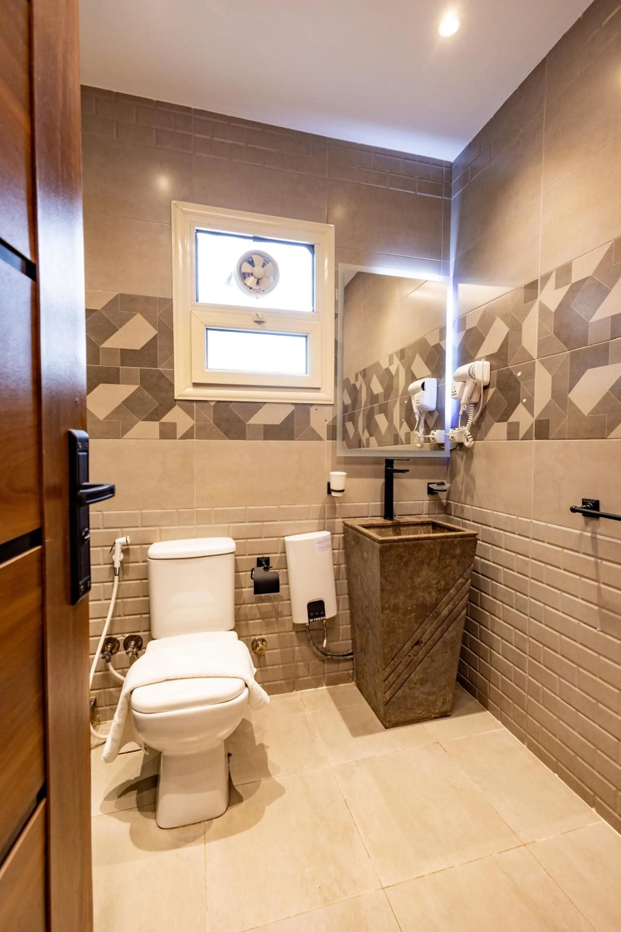 Bathroom in The Palace Pyramids View Hotel