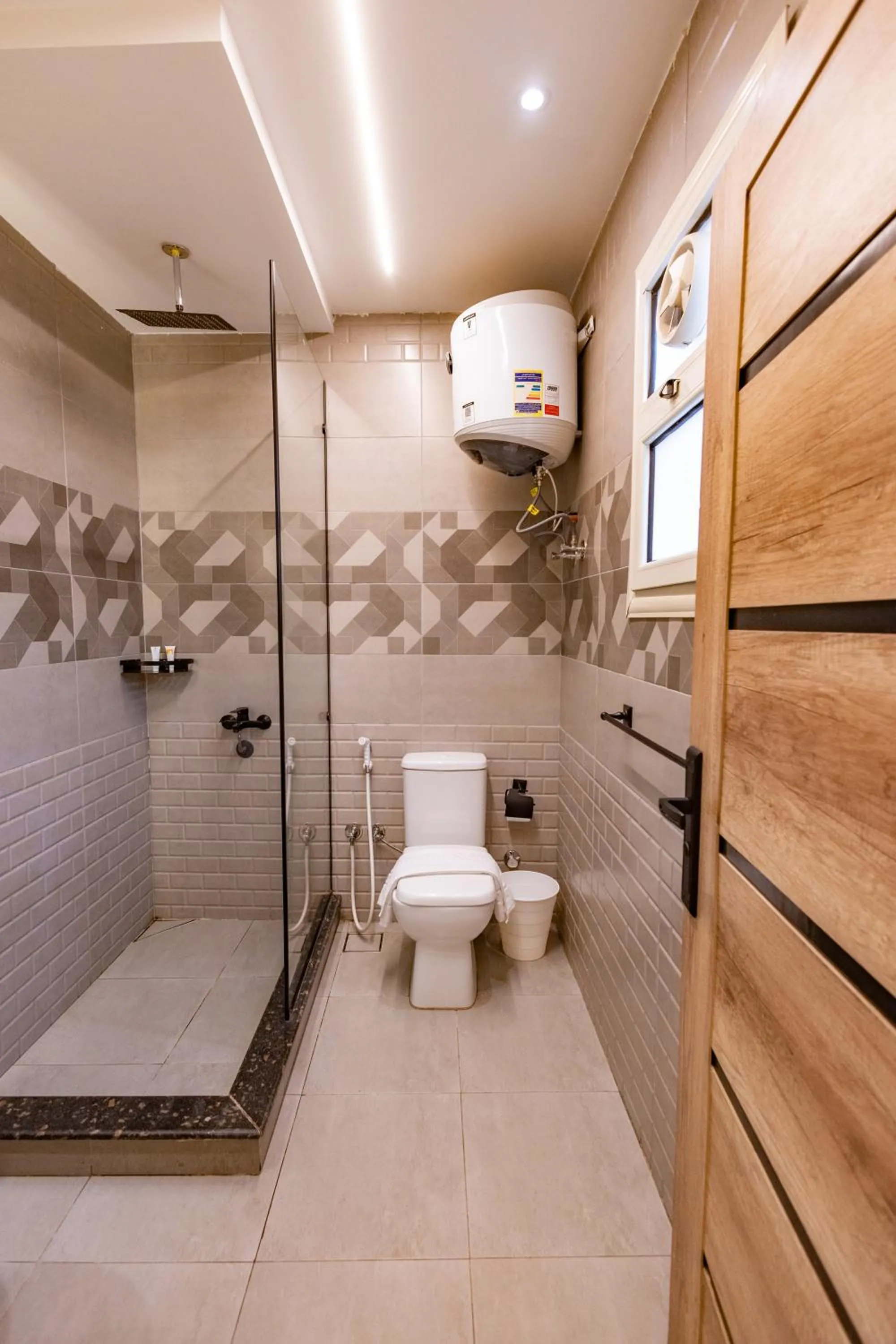 Shower in The Palace Pyramids View Hotel