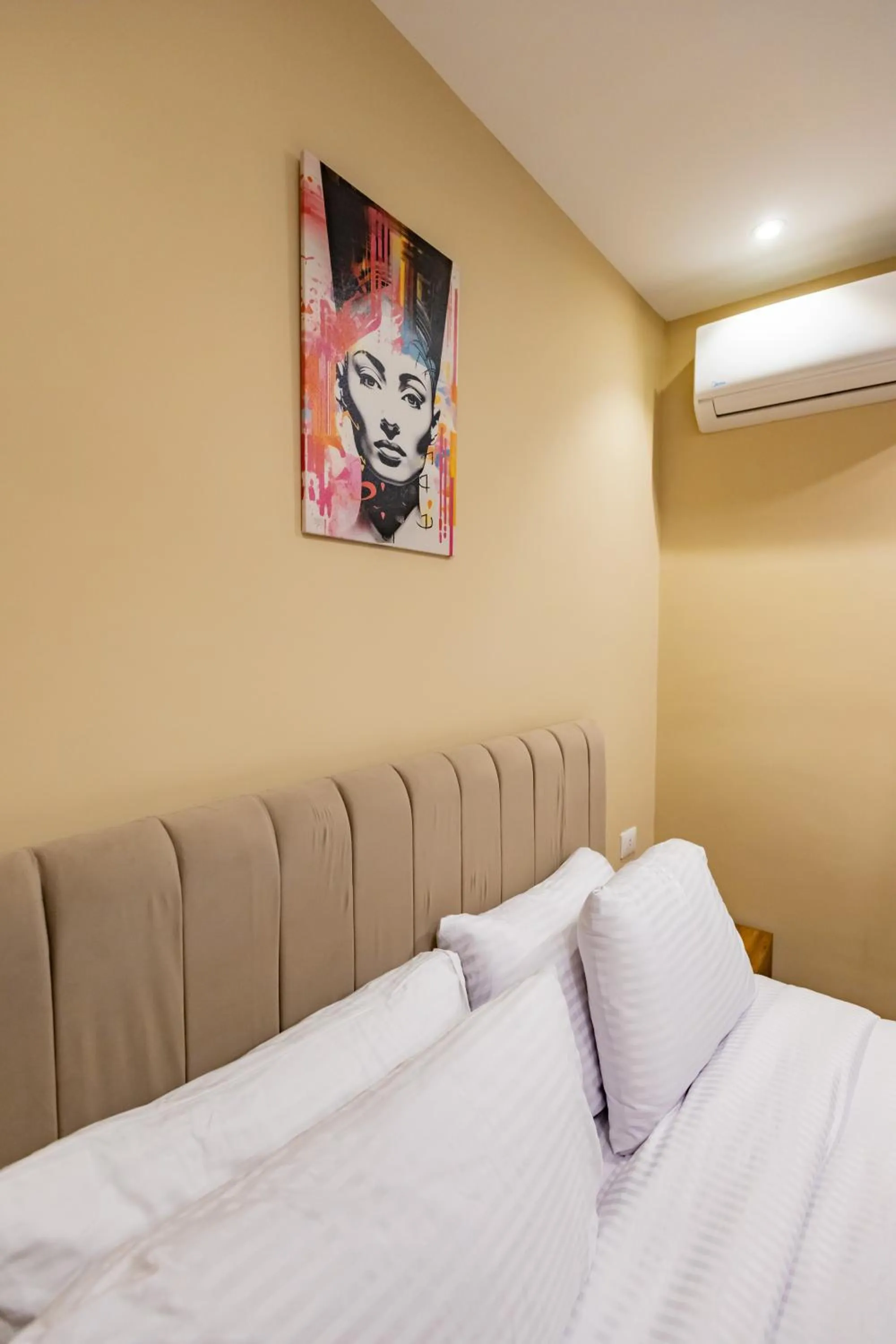 air conditioner, Bed in The Palace Pyramids View Hotel