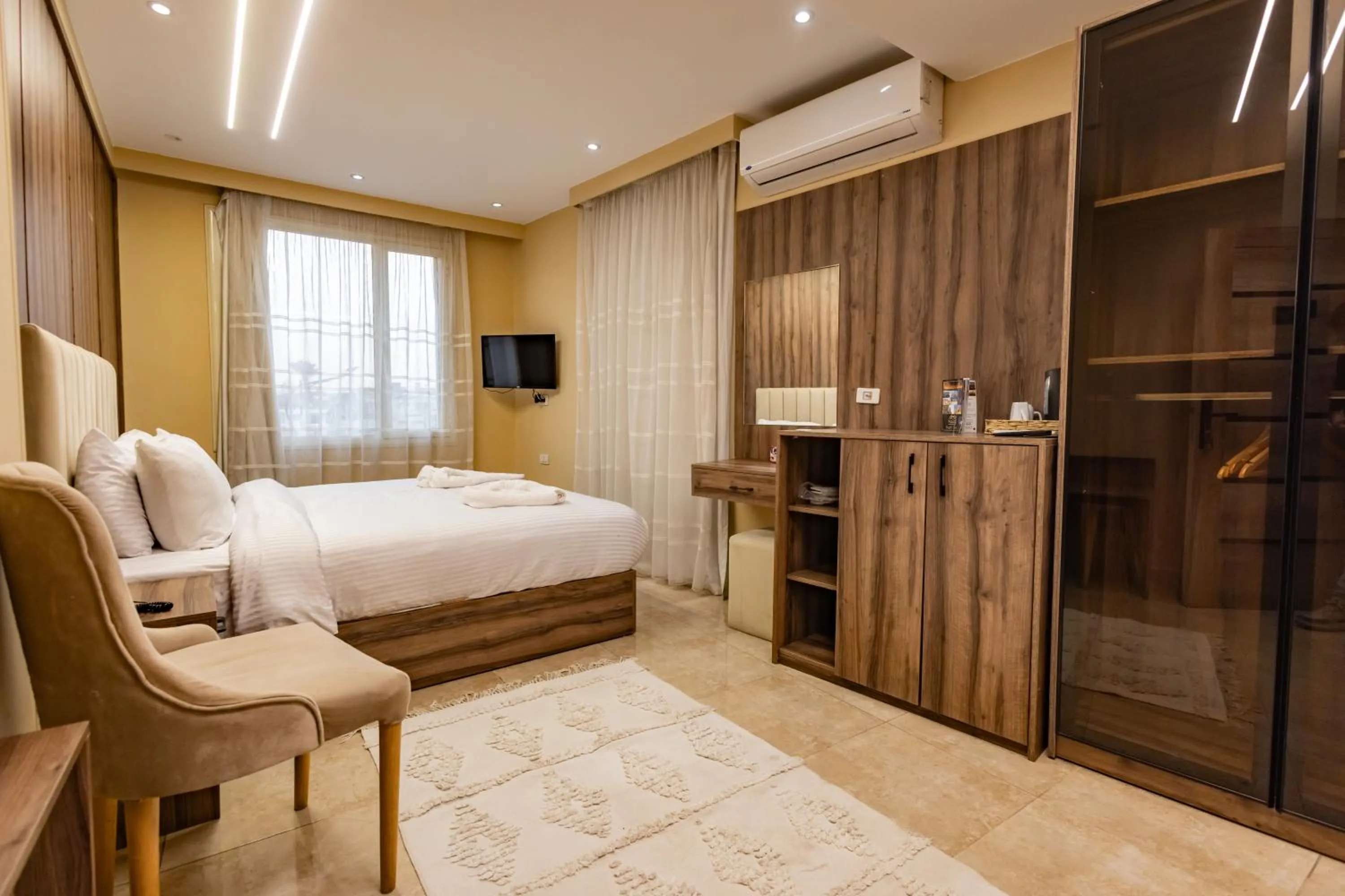 Photo of the whole room, Bed in The Palace Pyramids View Hotel