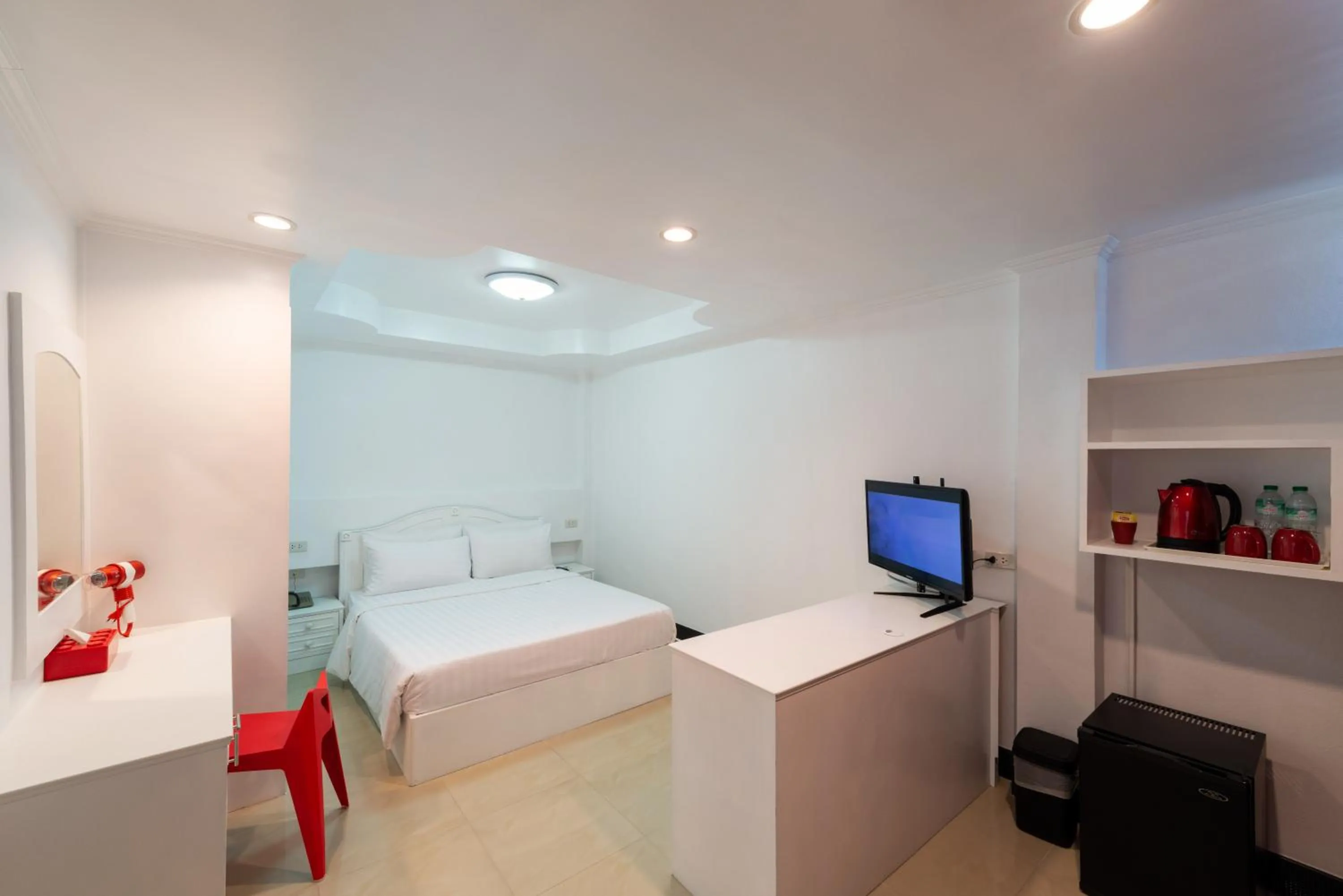 Photo of the whole room, Bed in Arawana Express North Pattaya