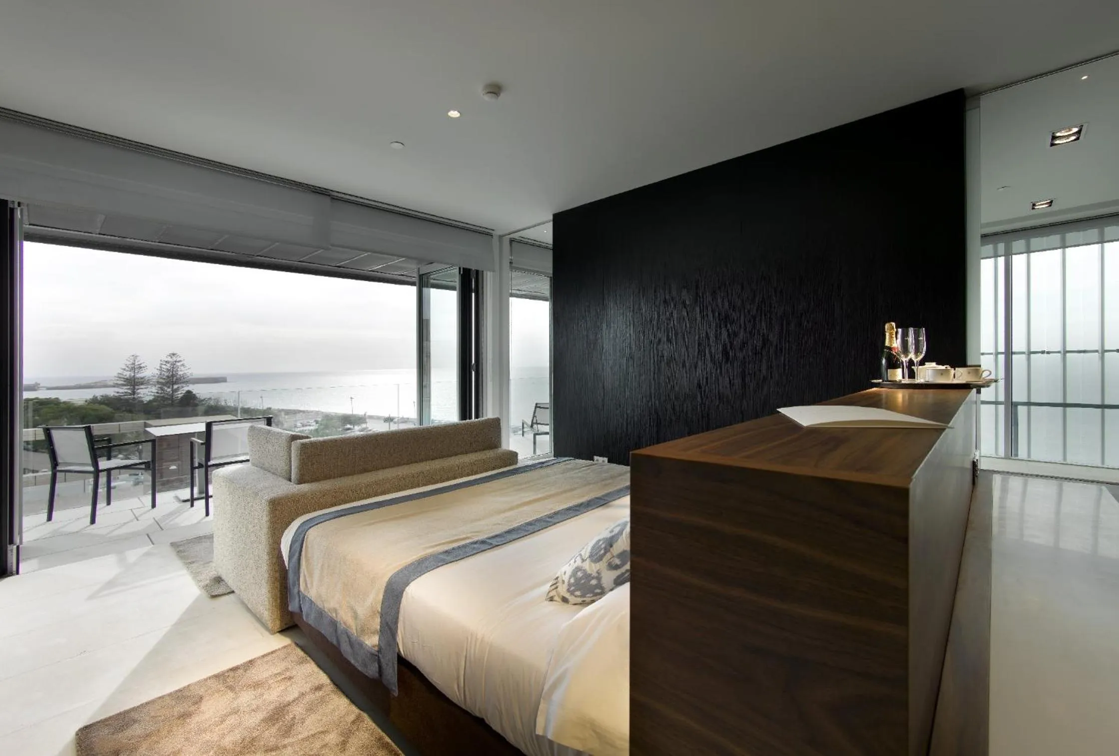 Photo of the whole room, Bed in Parador de Cádiz