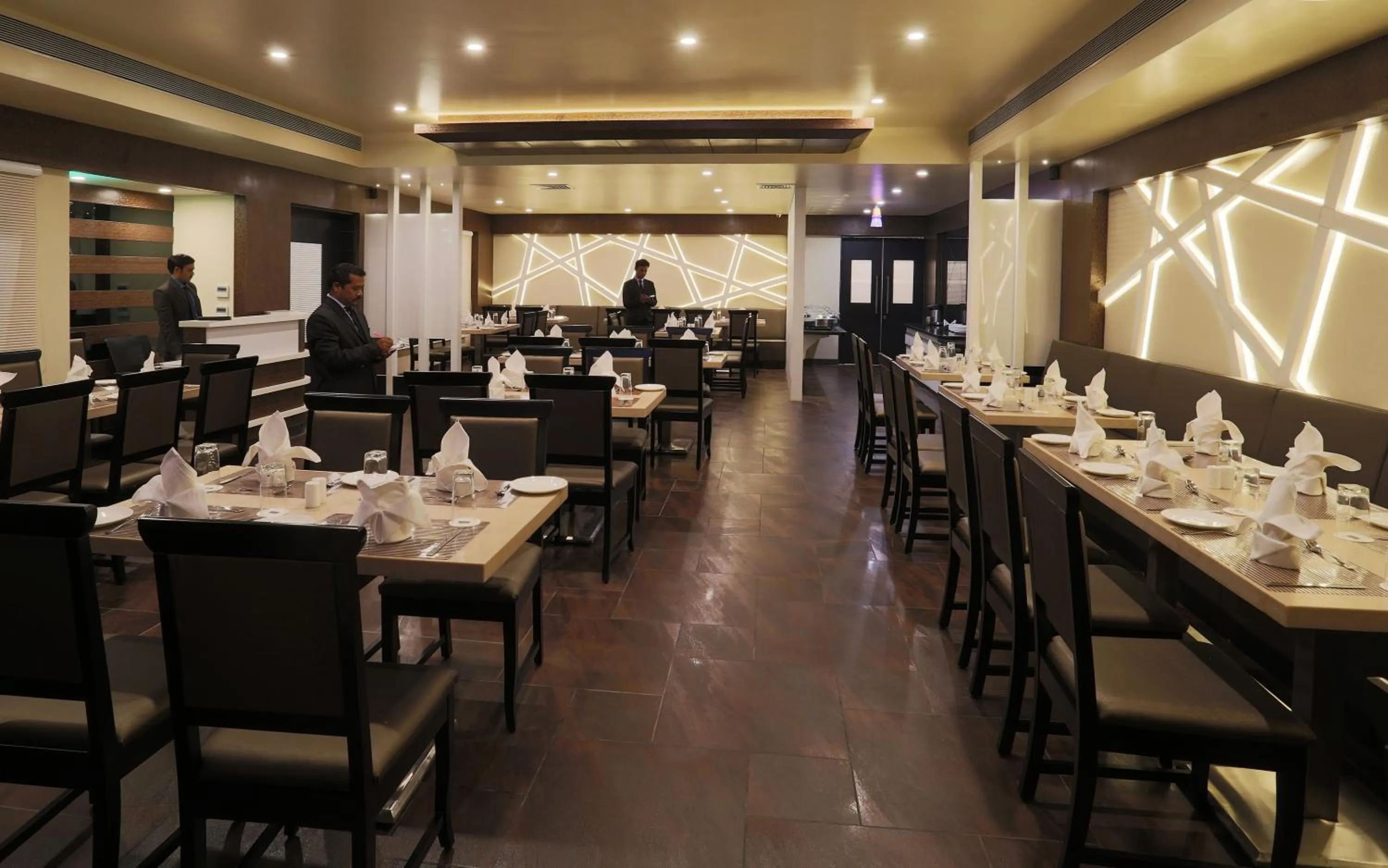 Restaurant/places to eat in Grand Kailash Hotel