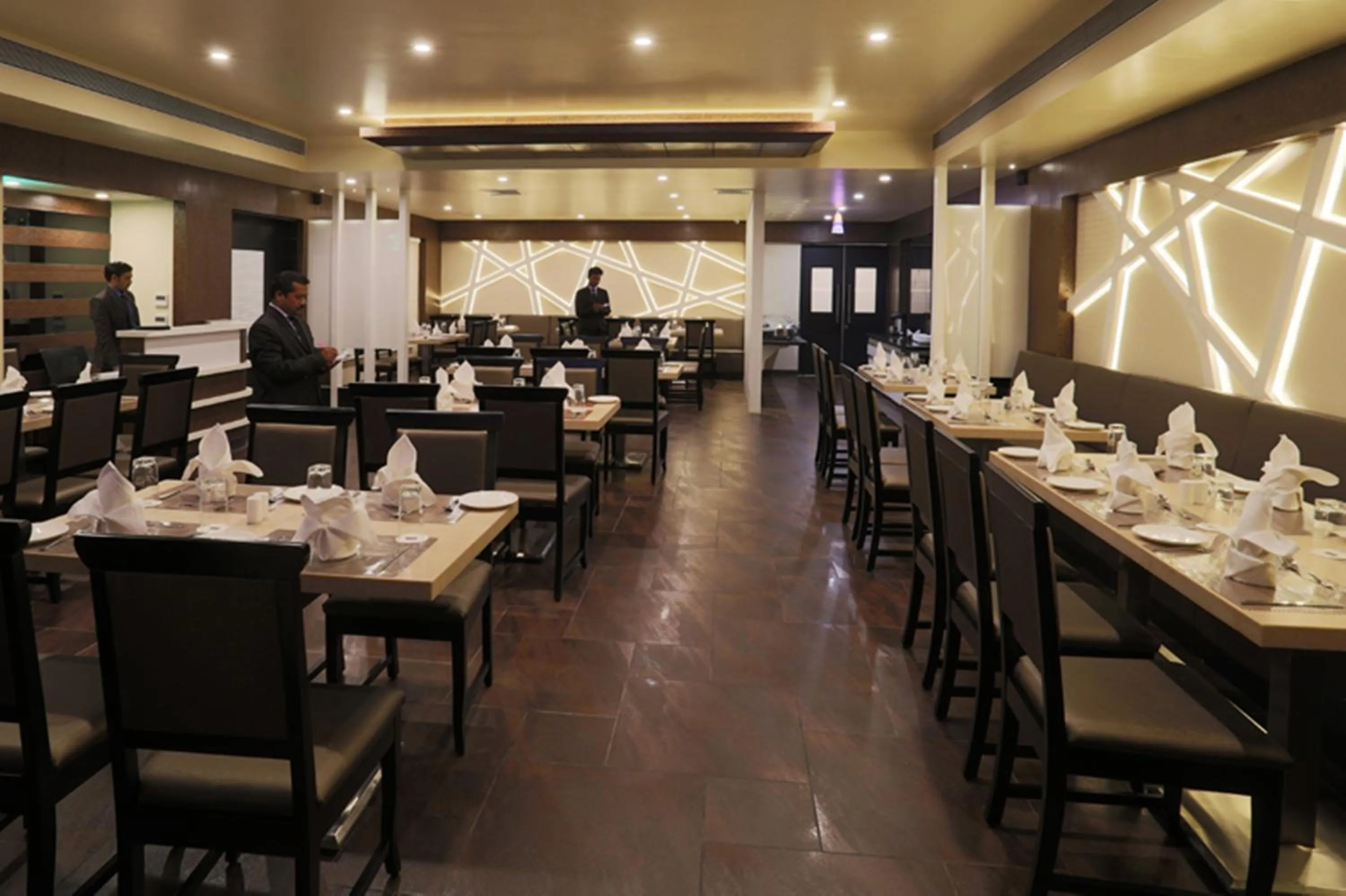 Restaurant/places to eat in Grand Kailash Hotel