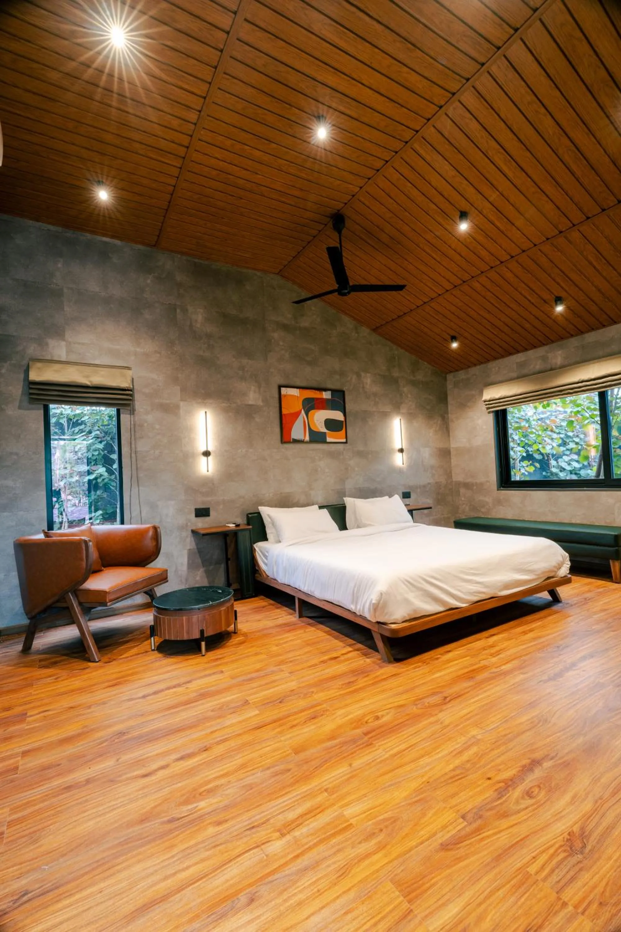 Photo of the whole room, Bed in Forrest