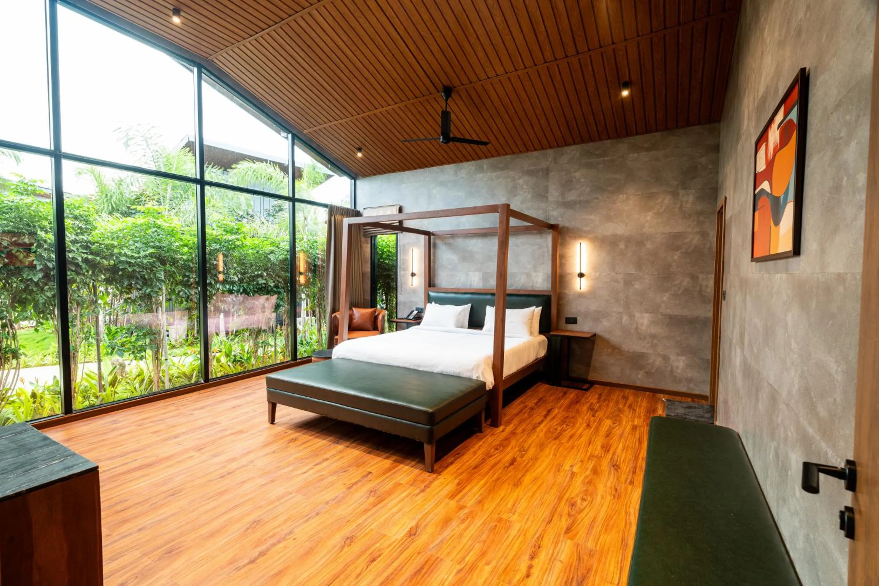 Photo of the whole room, Bed in Forrest