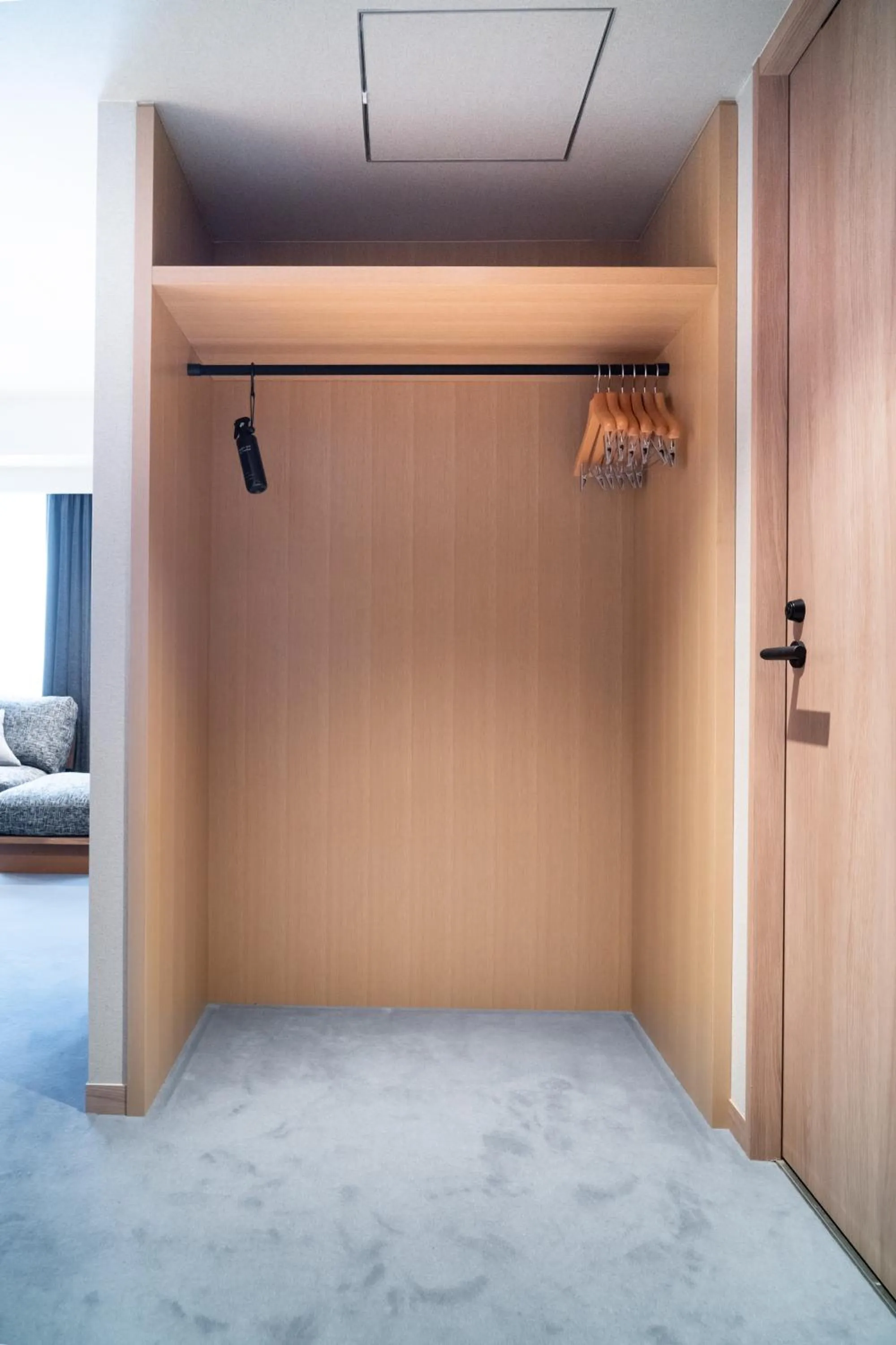 wardrobe in KIORI Hotel Takakura