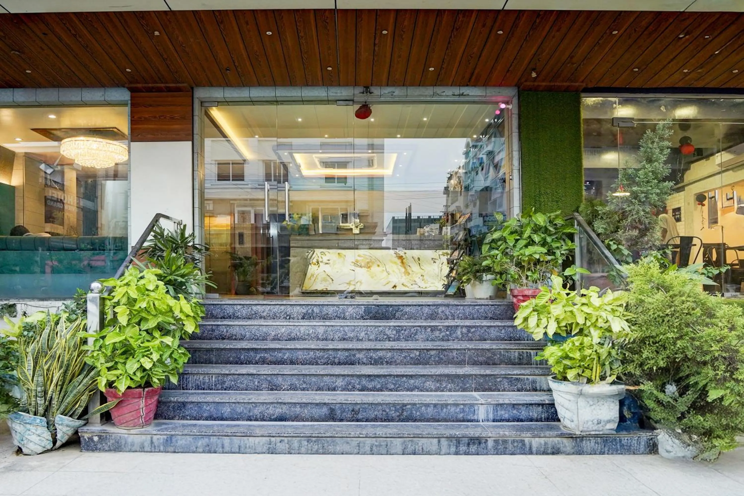 Facade/entrance in Townhouse Prayagraj Central Bus Terminal Formerly Hotel Four View