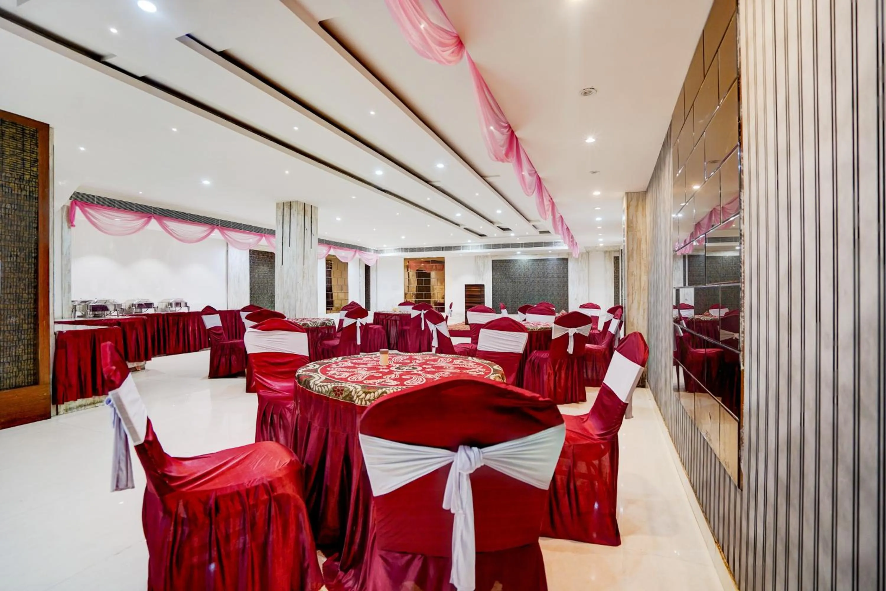 Restaurant/places to eat in Townhouse Prayagraj Central Bus Terminal Formerly Hotel Four View