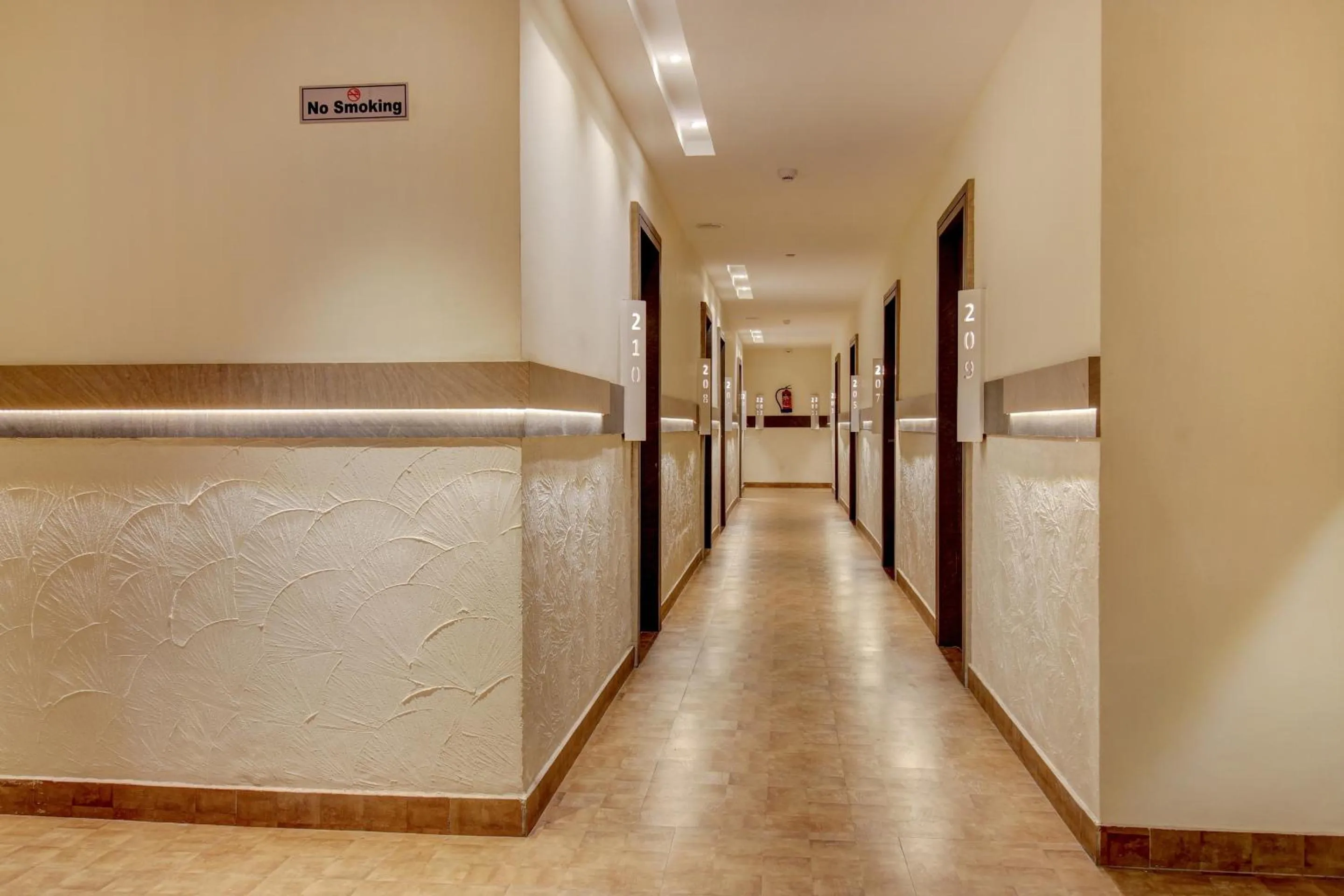 Lobby or reception in Super Townhouse Geetraj Near Shalimar Gateway