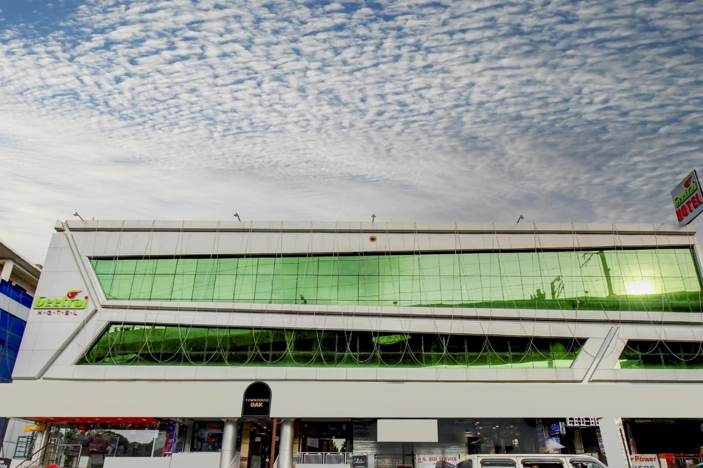 Facade/entrance in Super Townhouse Geetraj Near Shalimar Gateway