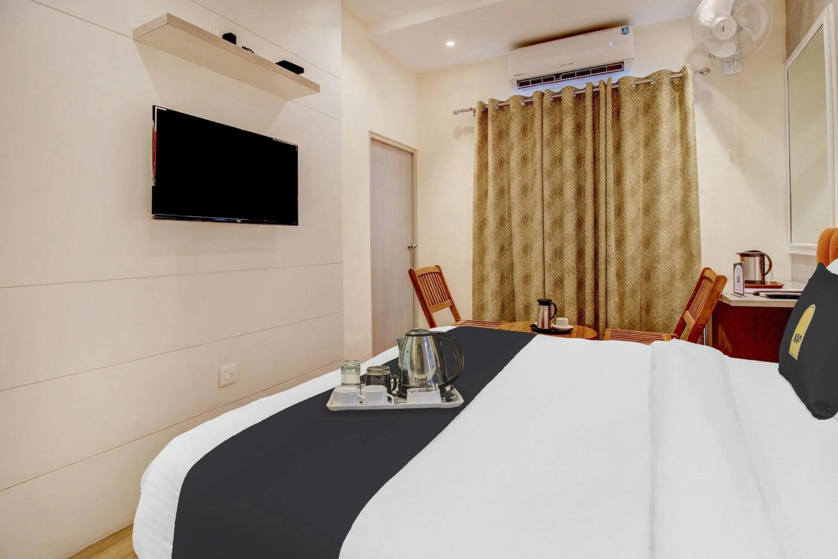 Bedroom, Bed in Super Townhouse Geetraj Near Shalimar Gateway
