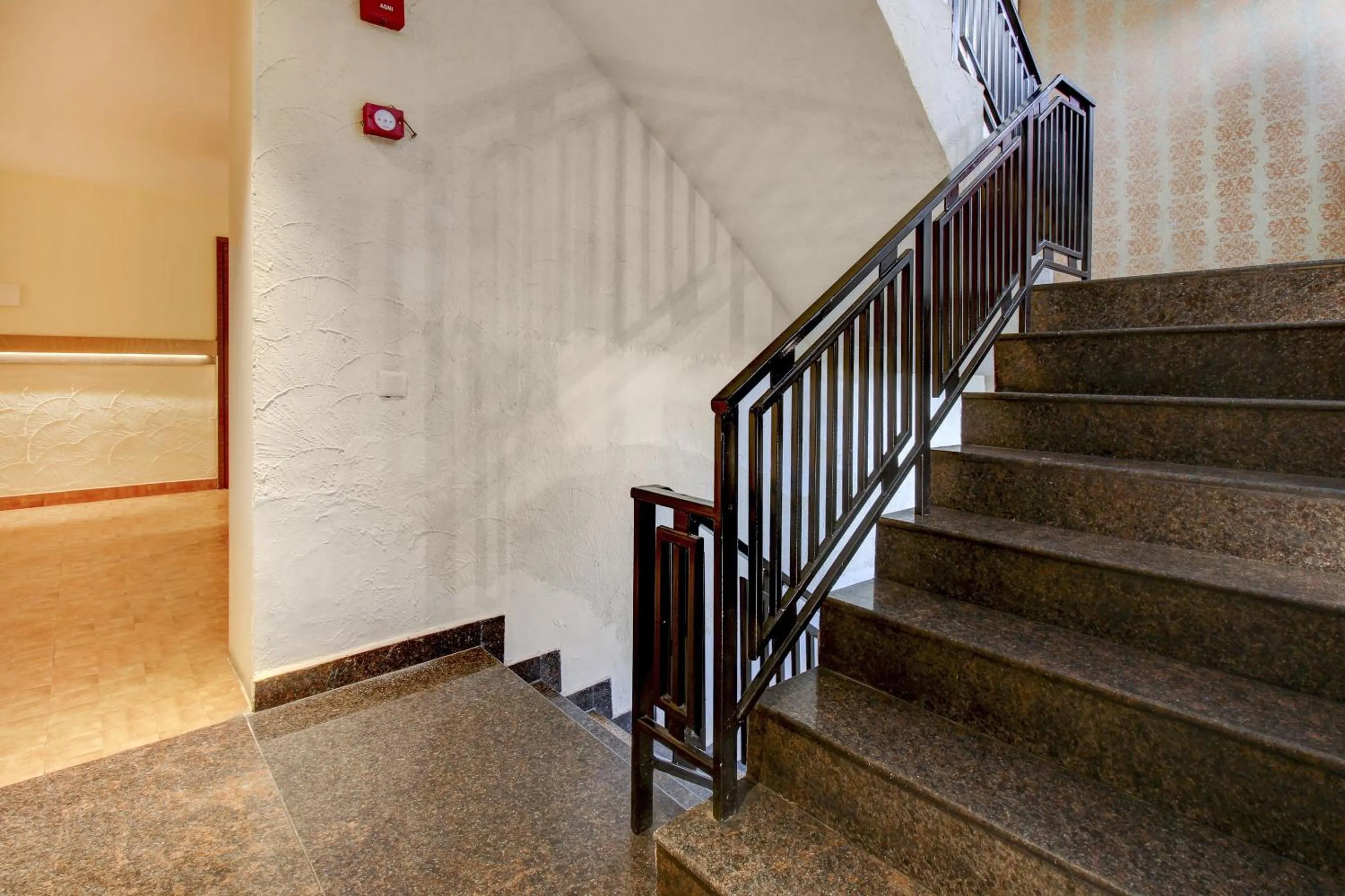 Lobby or reception in Super Townhouse Geetraj Near Shalimar Gateway