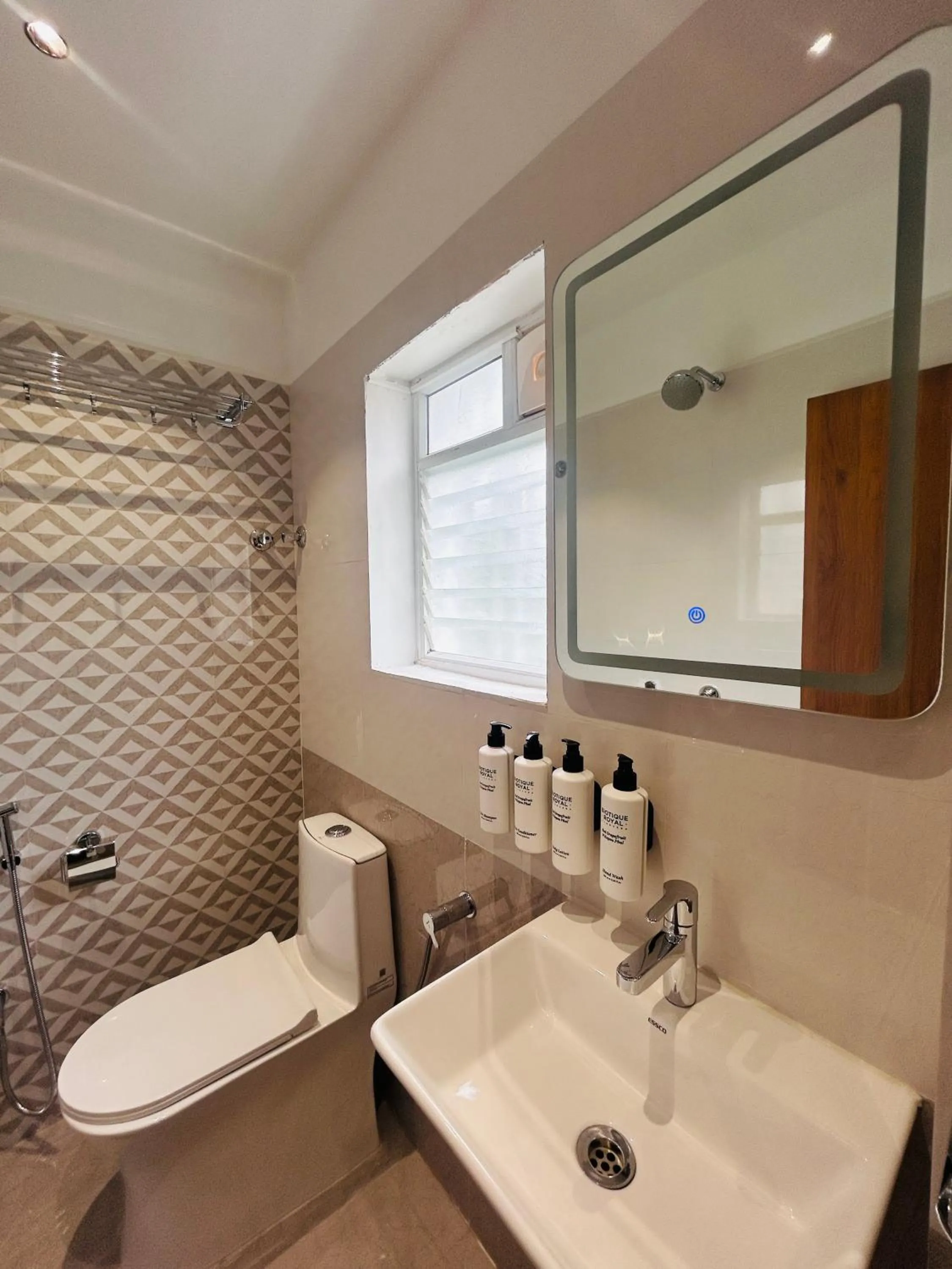 Shower in 23 Urban Square