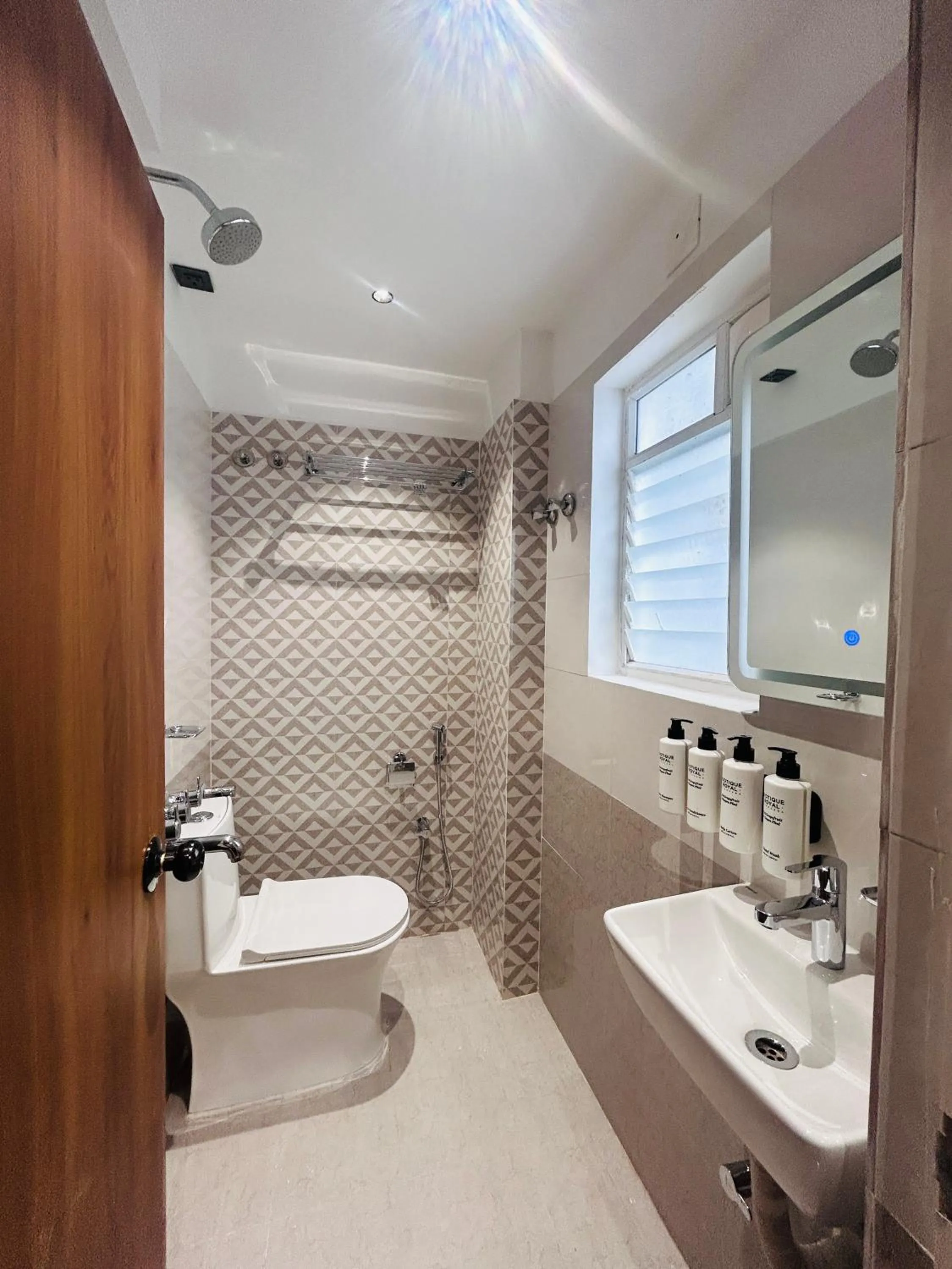 Shower in 23 Urban Square