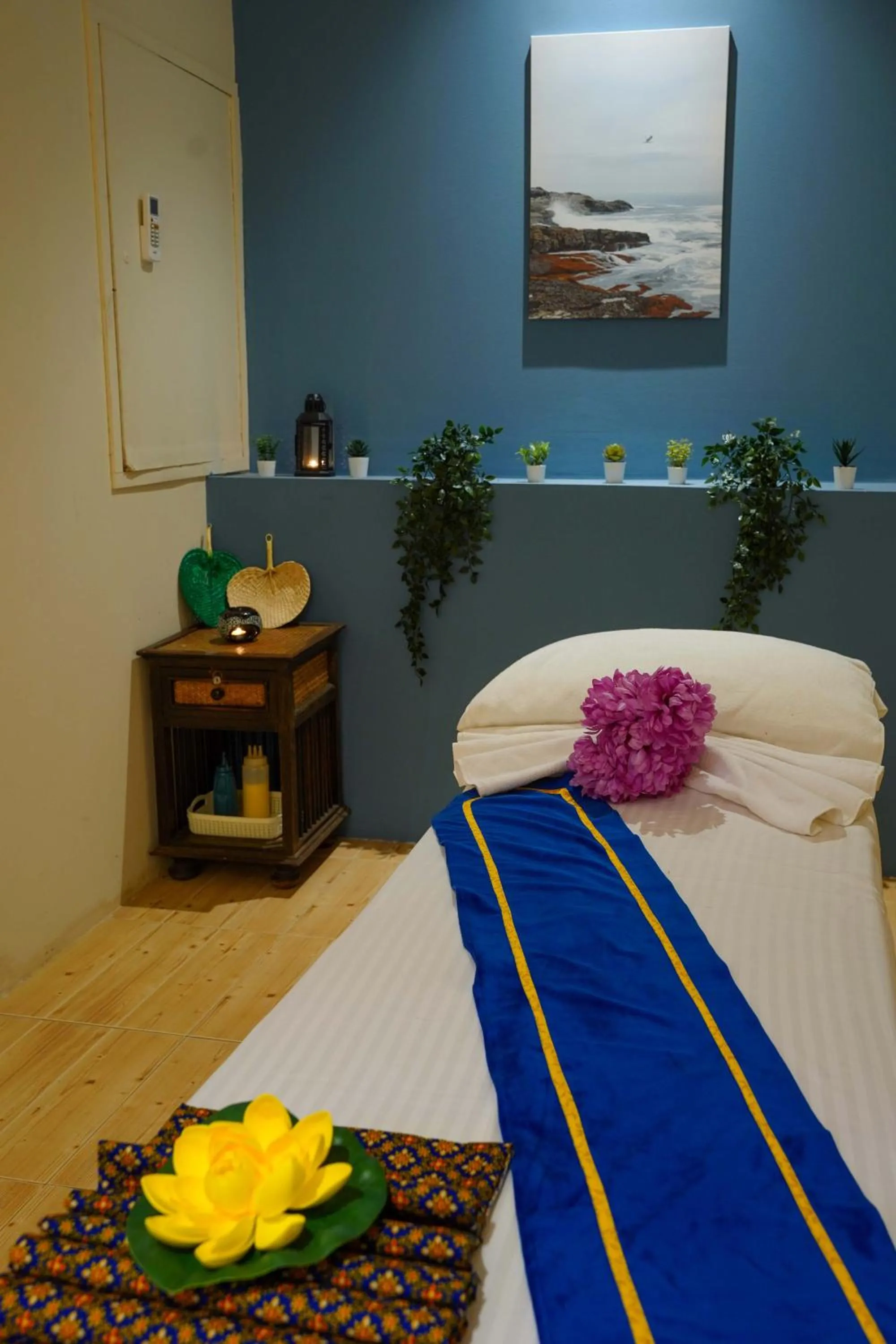 Hot Tub, Bed in City Point Hotel