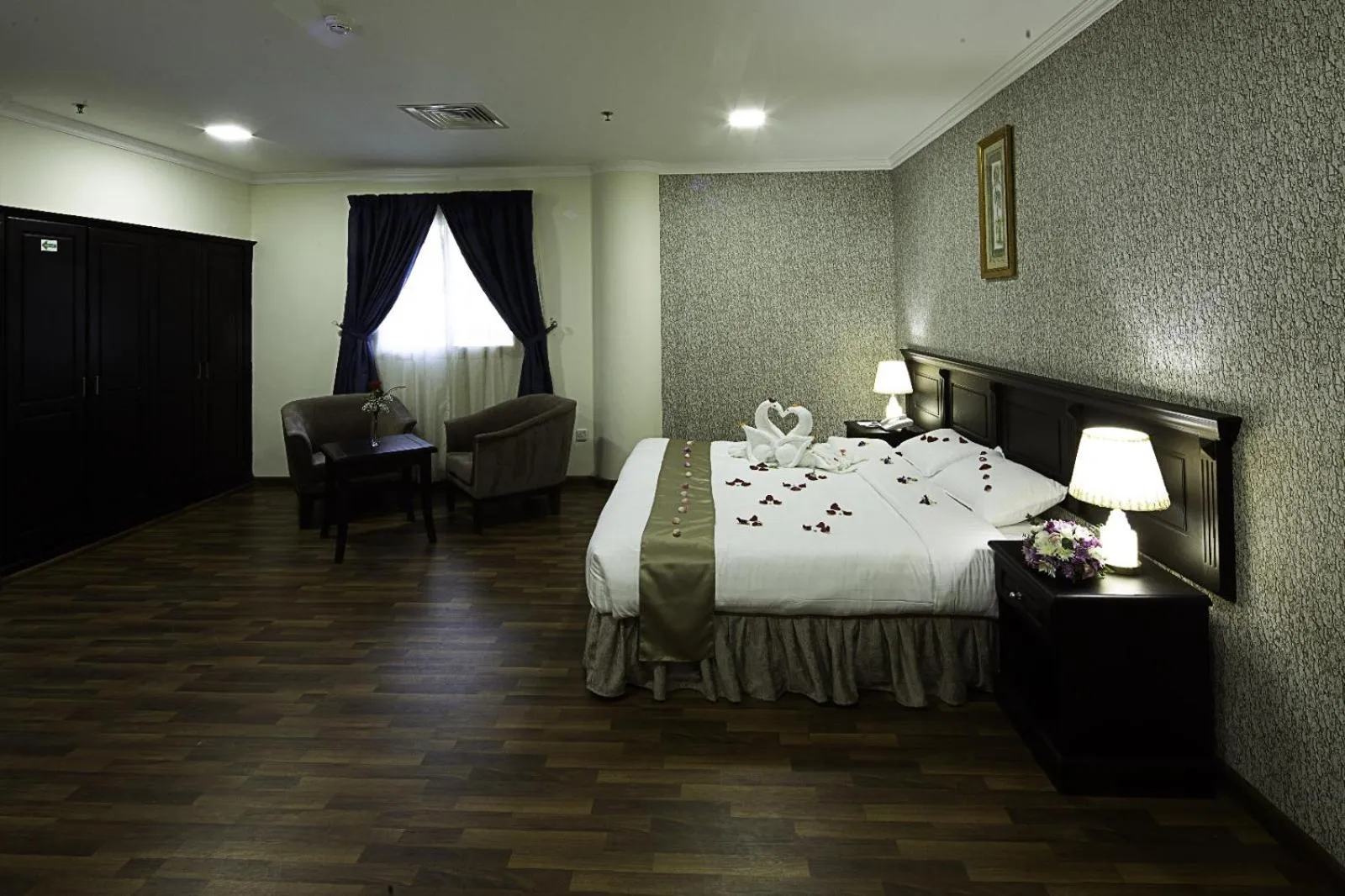 Bedroom, Bed in City Point Hotel