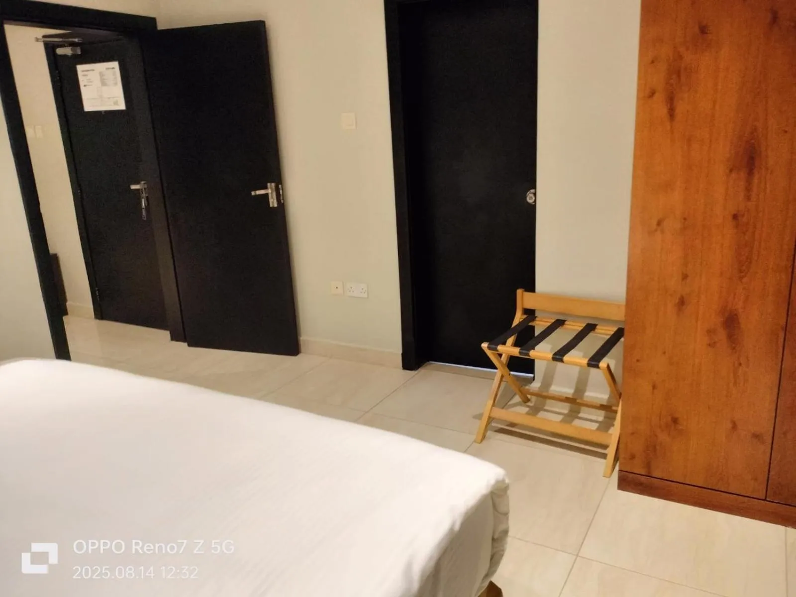 Bedroom, Bed in City Point Hotel