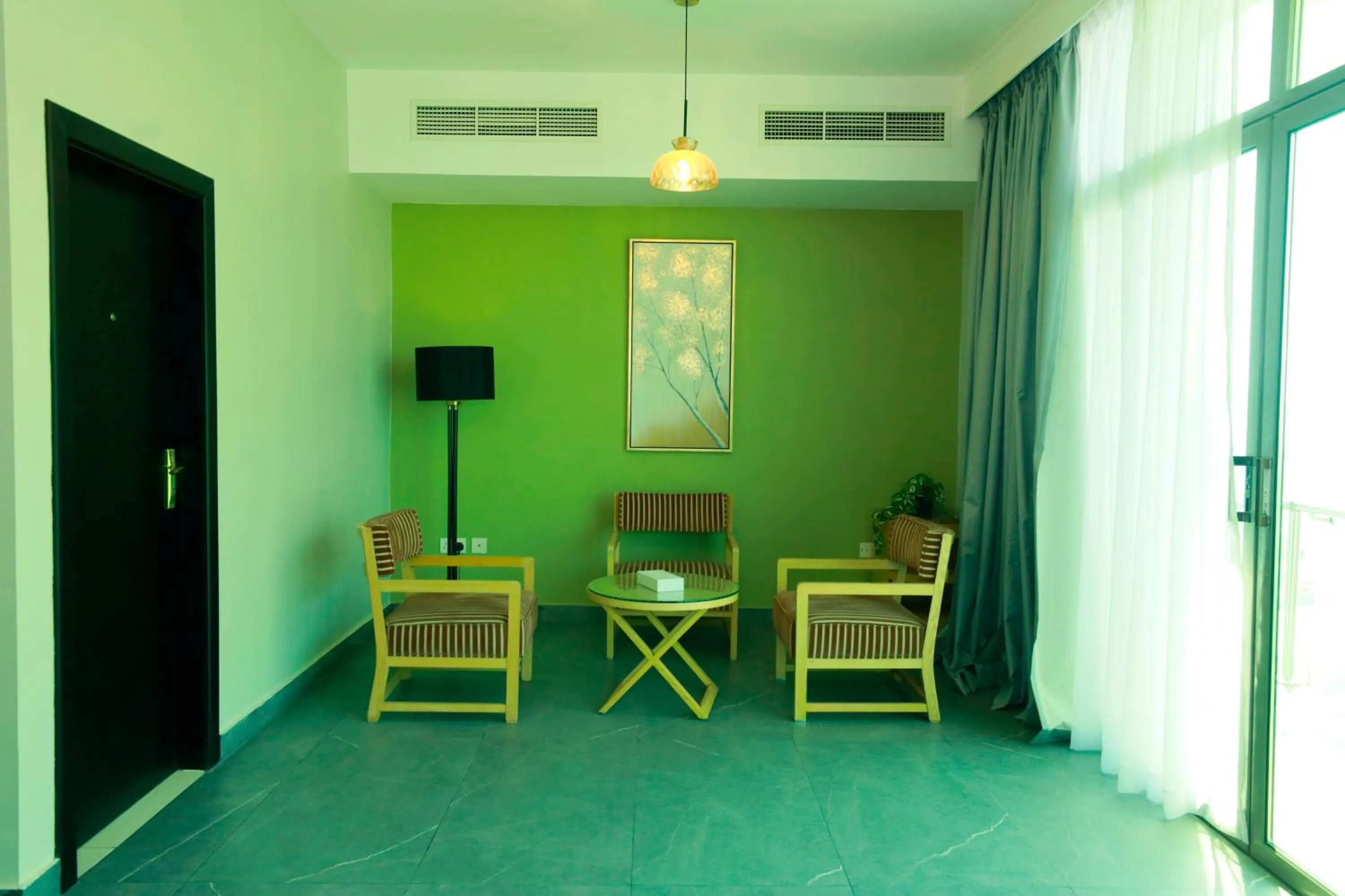 Dining area in City Point Hotel
