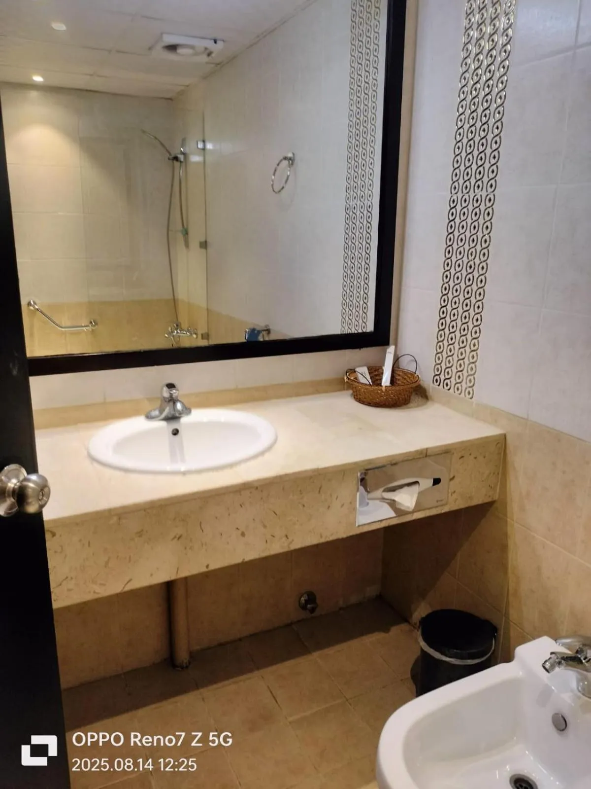 Toilet in City Point Hotel