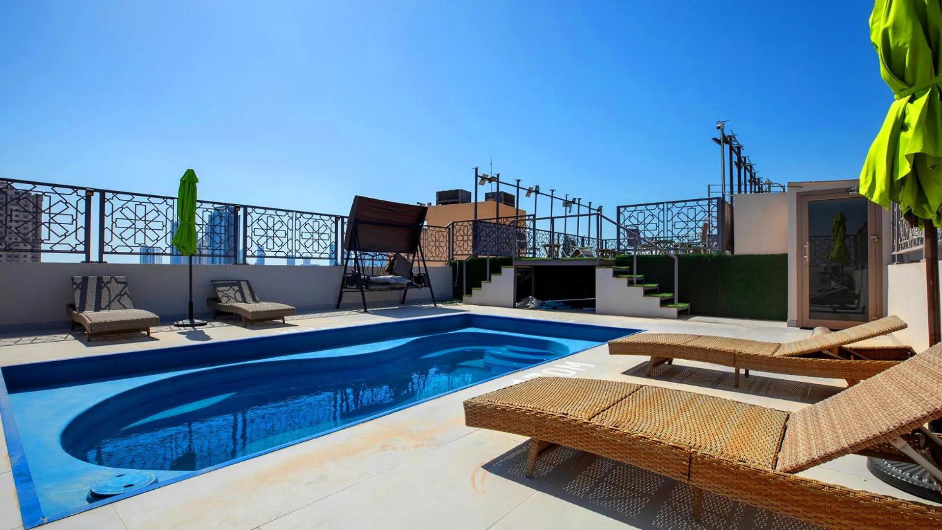 Pool view in City Point Hotel